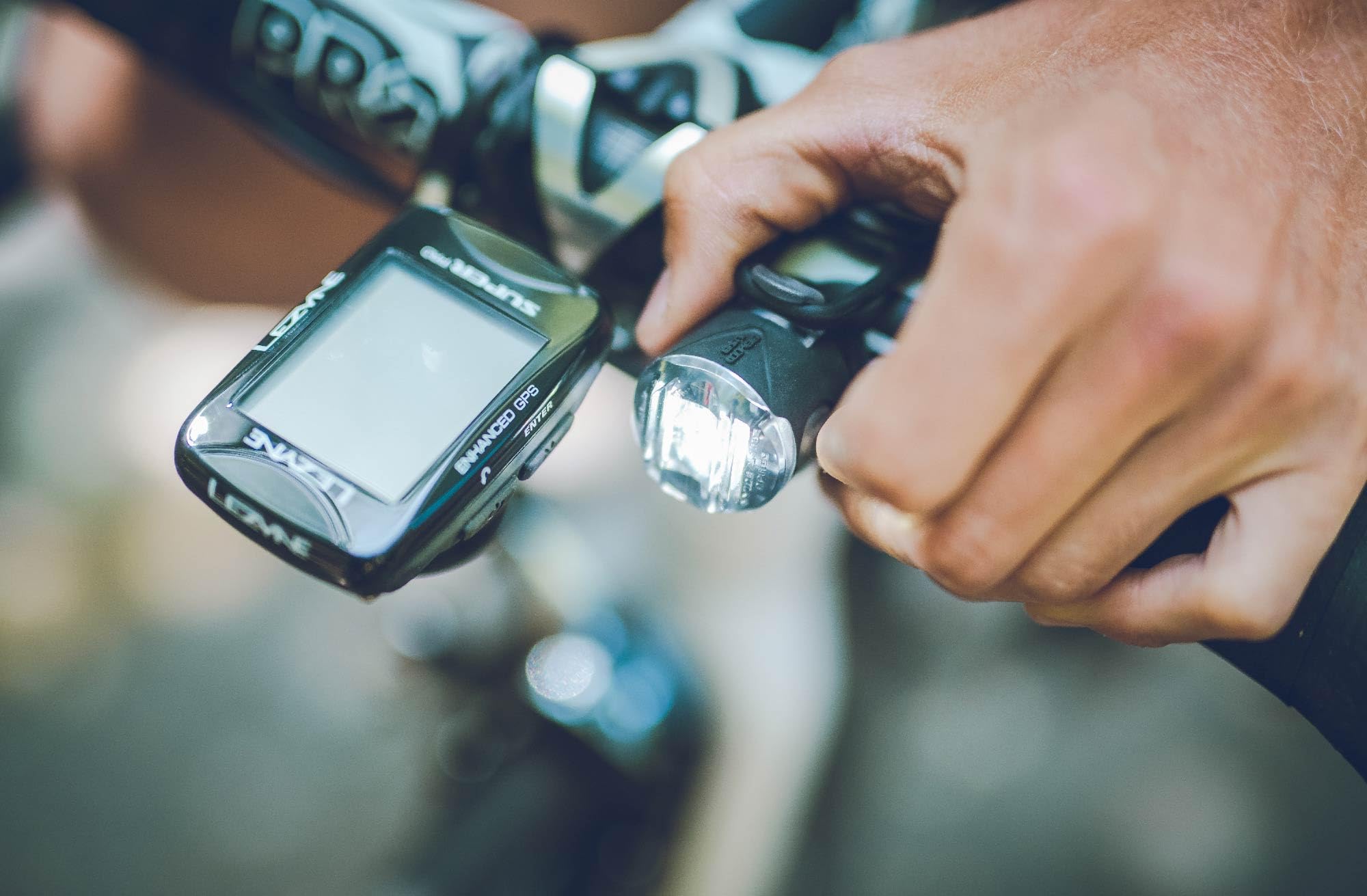 LEZYNE Femto USB Drive Front Bicycle Rechargeable IPX7 White LED Front Light w/Multiple Solid & Flash Modes | Versatile Silicone