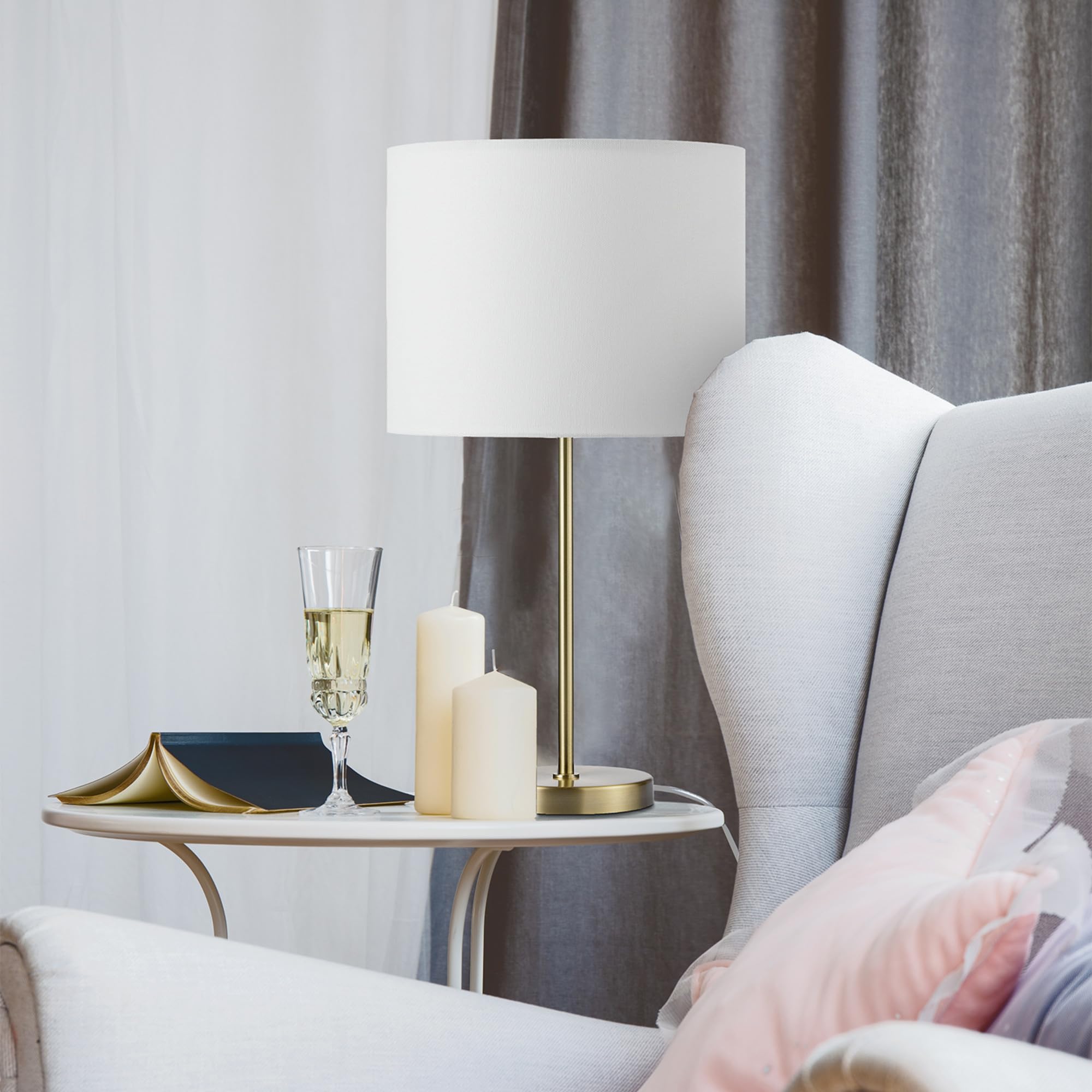 Globe Electric 67539 Versa 19 Table Lamp - Matte Gold, Metal With White Linen Shade, On/Off Switch
