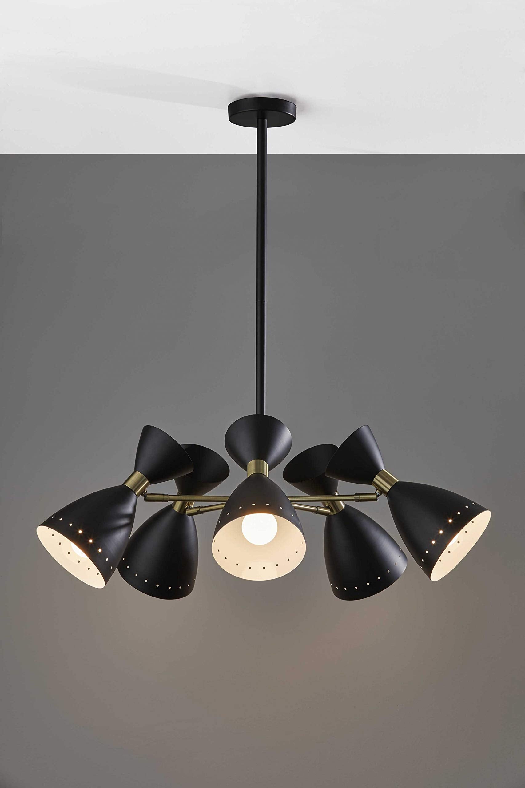 Homeroots Metal: 61% Electronic:10.3% Packaging:28.7% 34&quot; X 34&quot; X 36.25&quot; Black Metal 5-Head Pendant