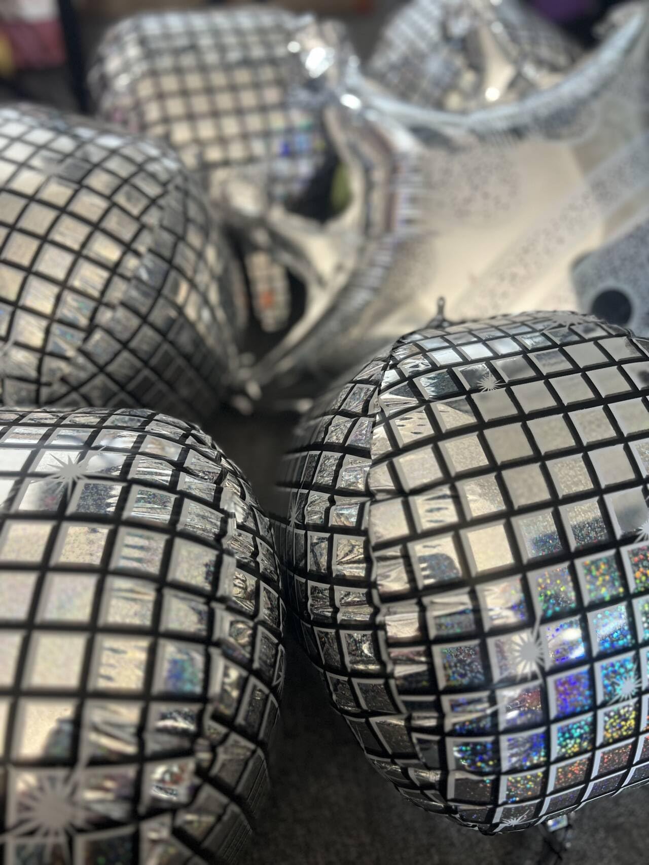 D Dywarm Holographic Mirror Disco Ball Set, 18-Inch, Glass Tiles, Silver Crown Balloon, Large, 006-Silver Disco