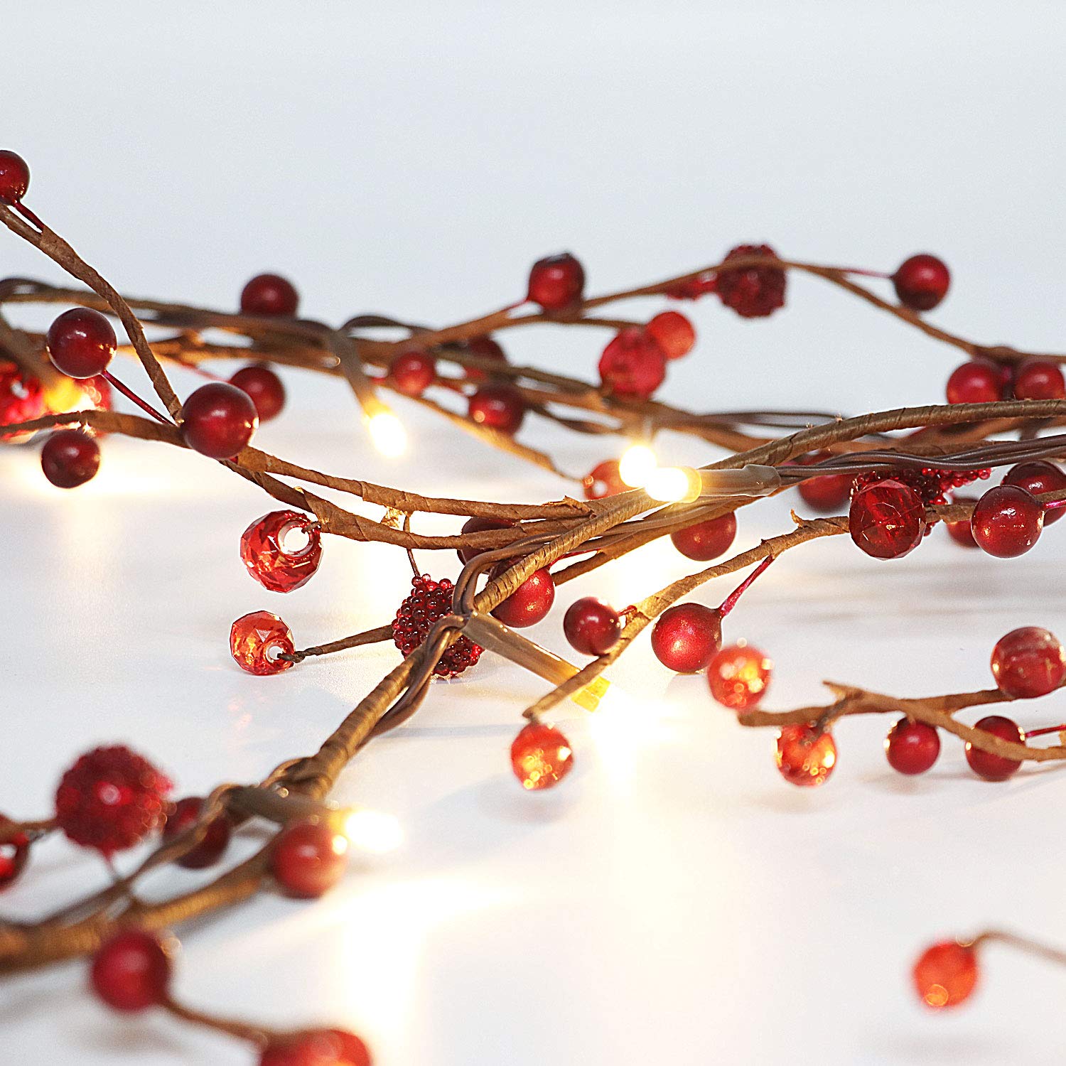 Rhytsing Pre-lit Red Berry Garland with 30 LED Lights, 5.9FT Battery Operated Fairy String Lights for Christmas Decoration