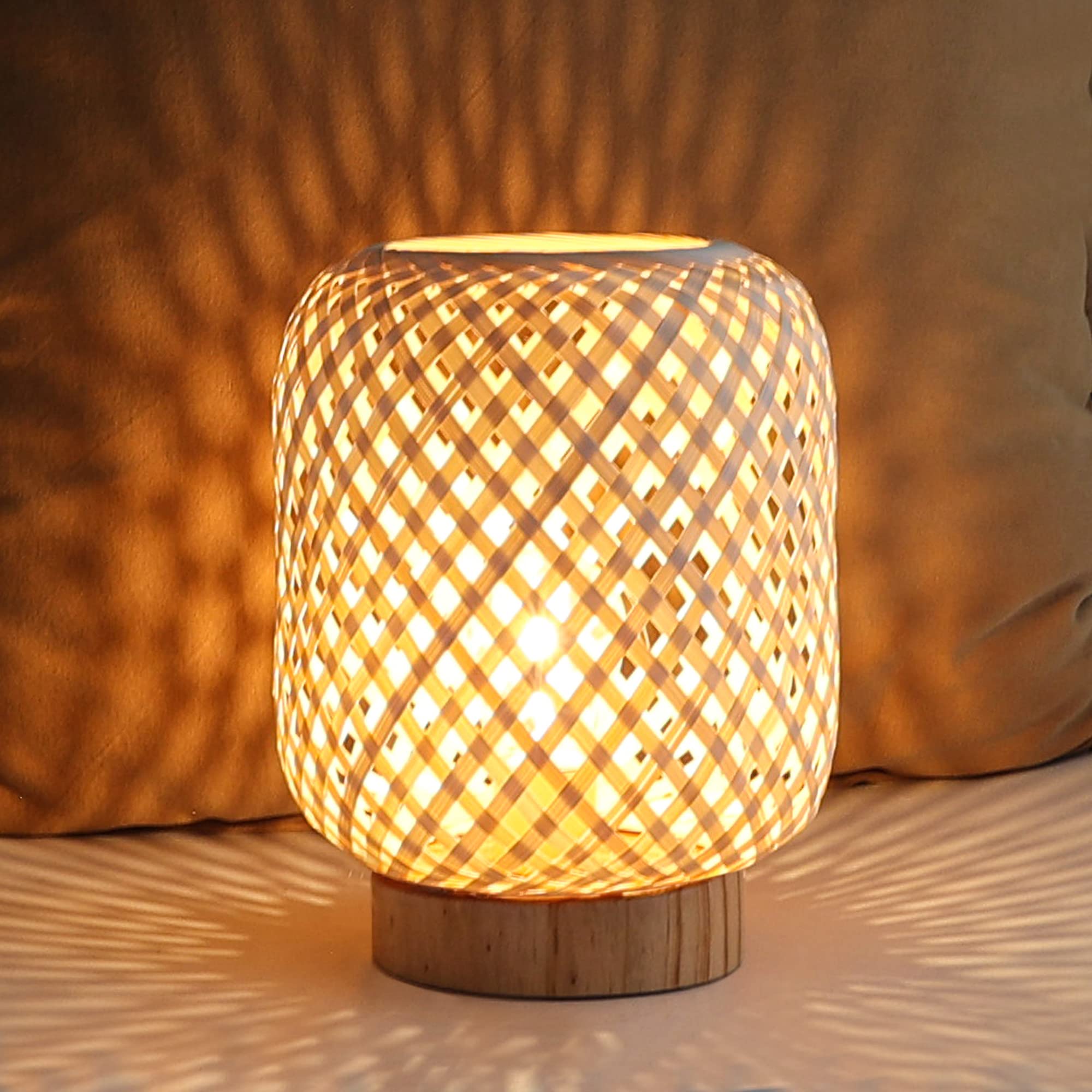 LUSHARBOR Rattan Lamp  Cordless Boho Lamp Battery Operated  Table Lamp with LED Bulb  Handmade Bamboo Beside Lamp Small Rattan Lamp  Decorative Battery Lamp for Kids Room Entryway - Grid