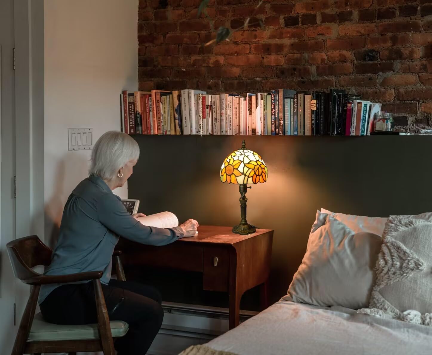 BMXKPO Tiffany Stained Glass Table Lamp, 8 Inch Yellow Sunflower Design, Includes 3 Way LED Bulb, Ideal for Bedroom & Living Room