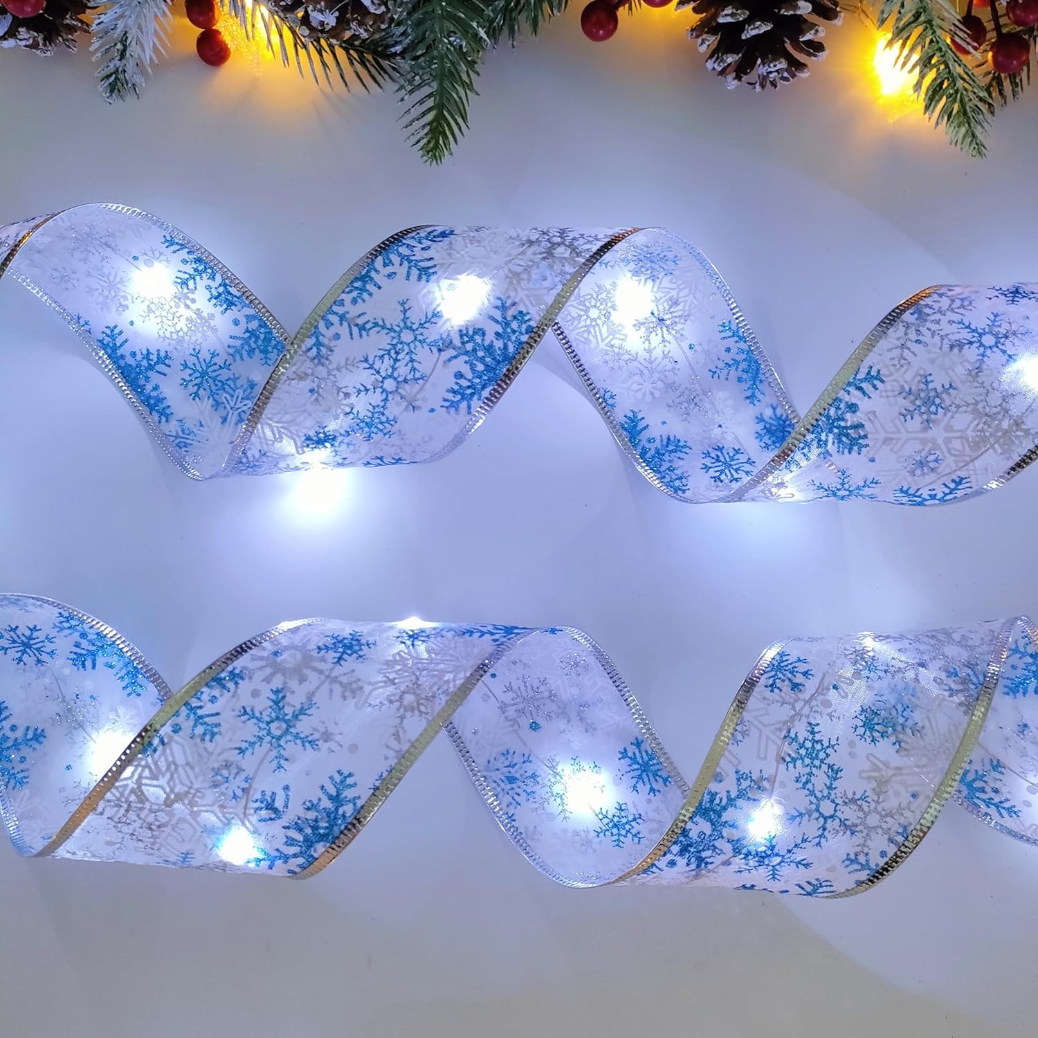 Christmas Tree Decorations Ribbon Lights, 32Ft 100 Led String Lights, Battery-Powered Copper Wire Christmas Tree Ribbon Lights For Holiday Party Weddings Indoor Christmas Tree Decorations (Silver)