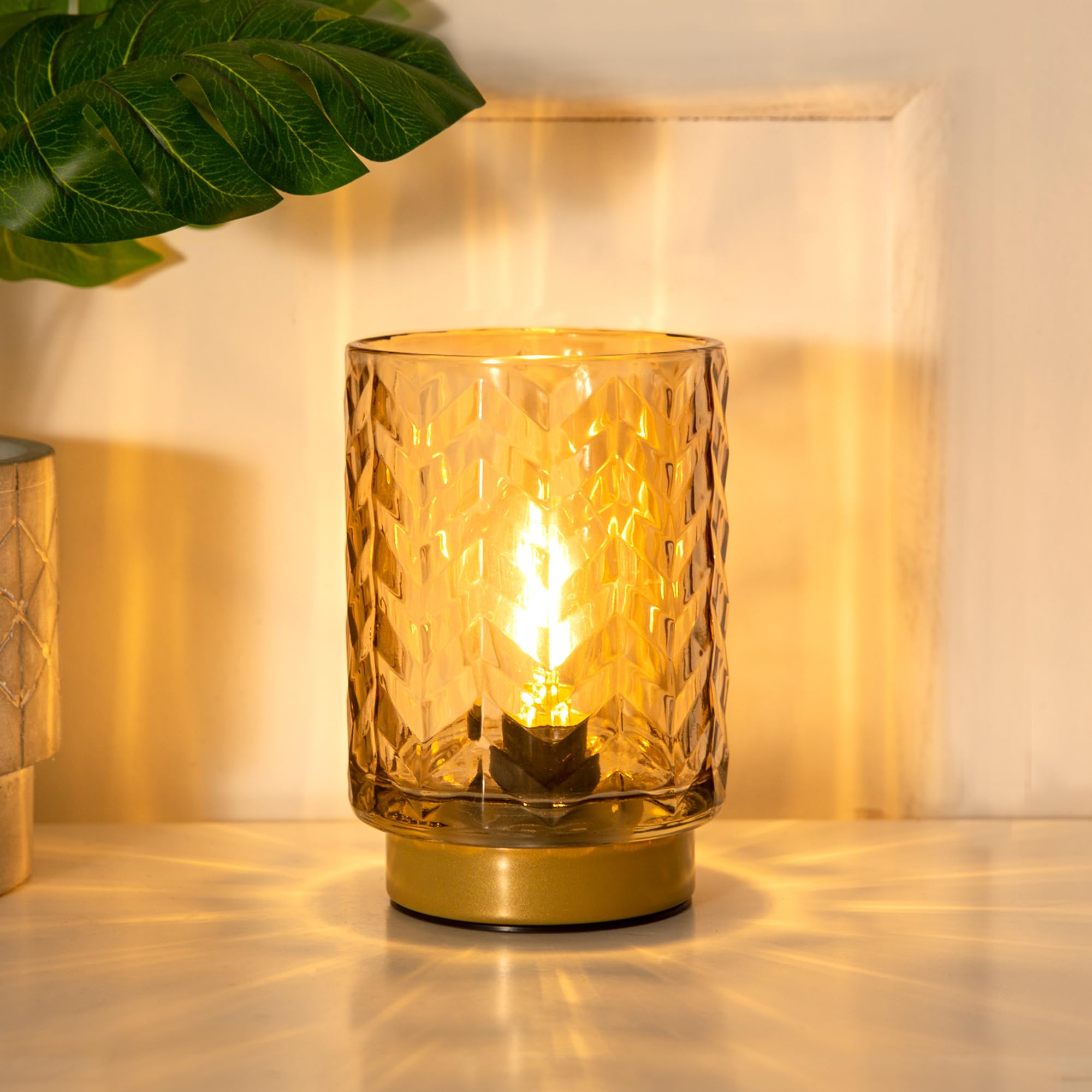 LUSHARBOR Battery Operated Table Lamp with LED Bulb, Glass, Wave-Amber, Model K230007B-AM