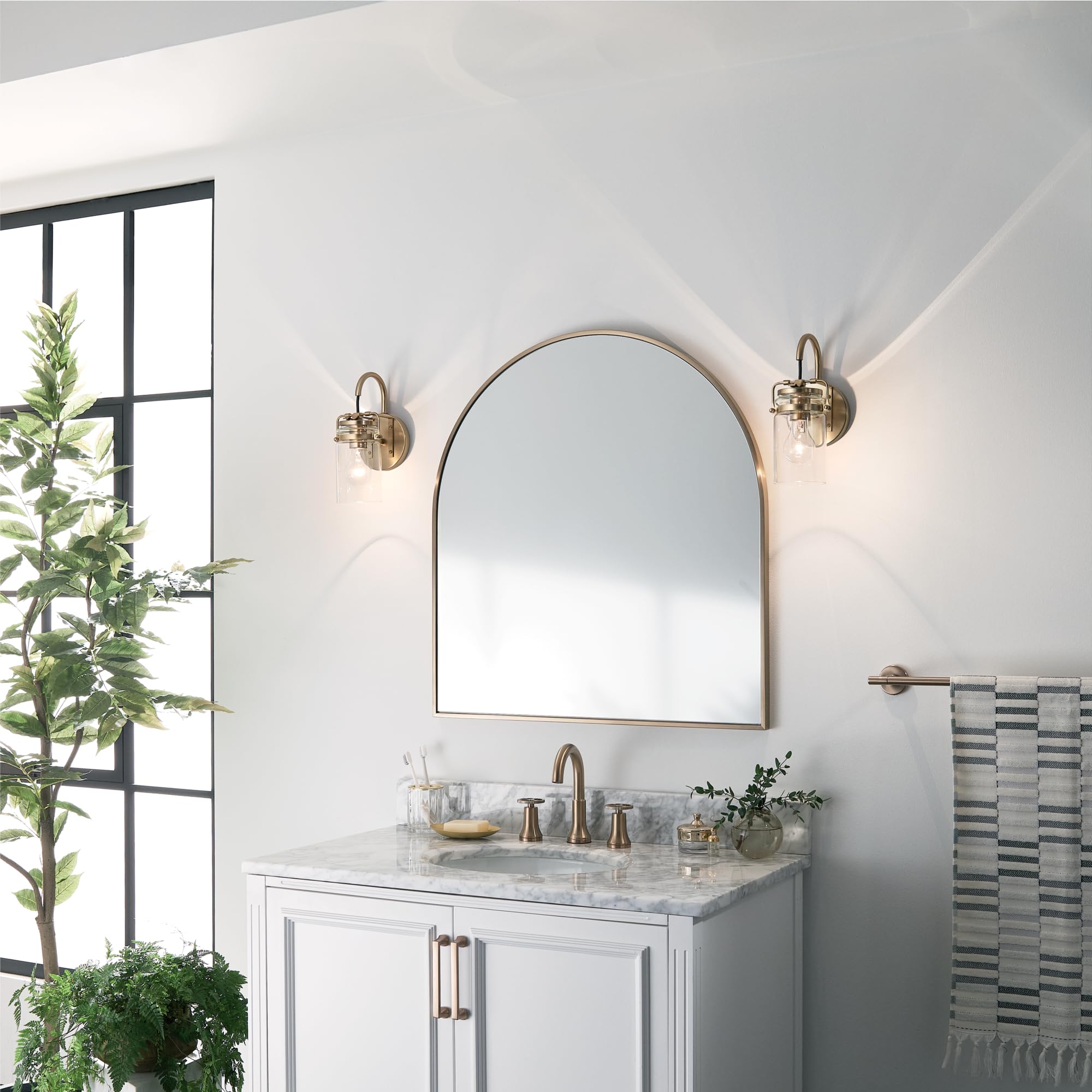 Kichler Brinley 11.5'' Wall Sconce In Champagne Bronze, 1-Light, Vintage Wall Mount Light With Clear Glass, (11.5'' H X 5'' W),