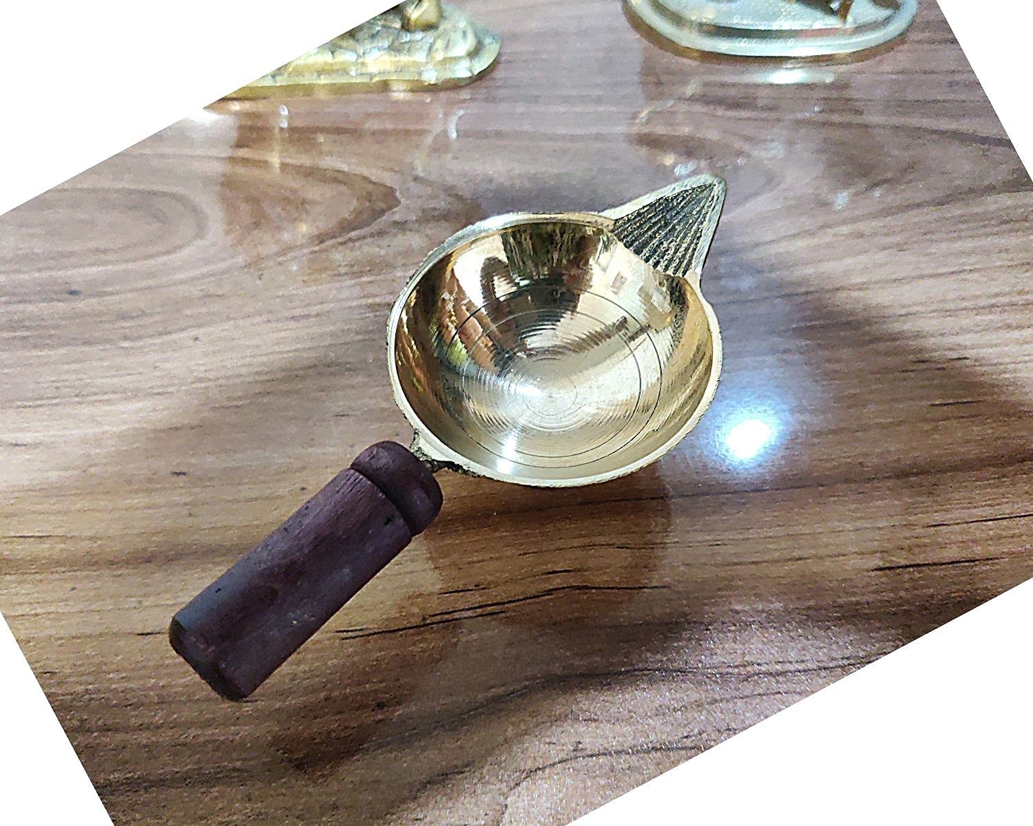 Decor Vibes Brass Aarti Deepak or Diya with Wood Handle Deep/Oil Lamp/Pooja Item, Puja Room Decoration and Diwali Festival (Dia