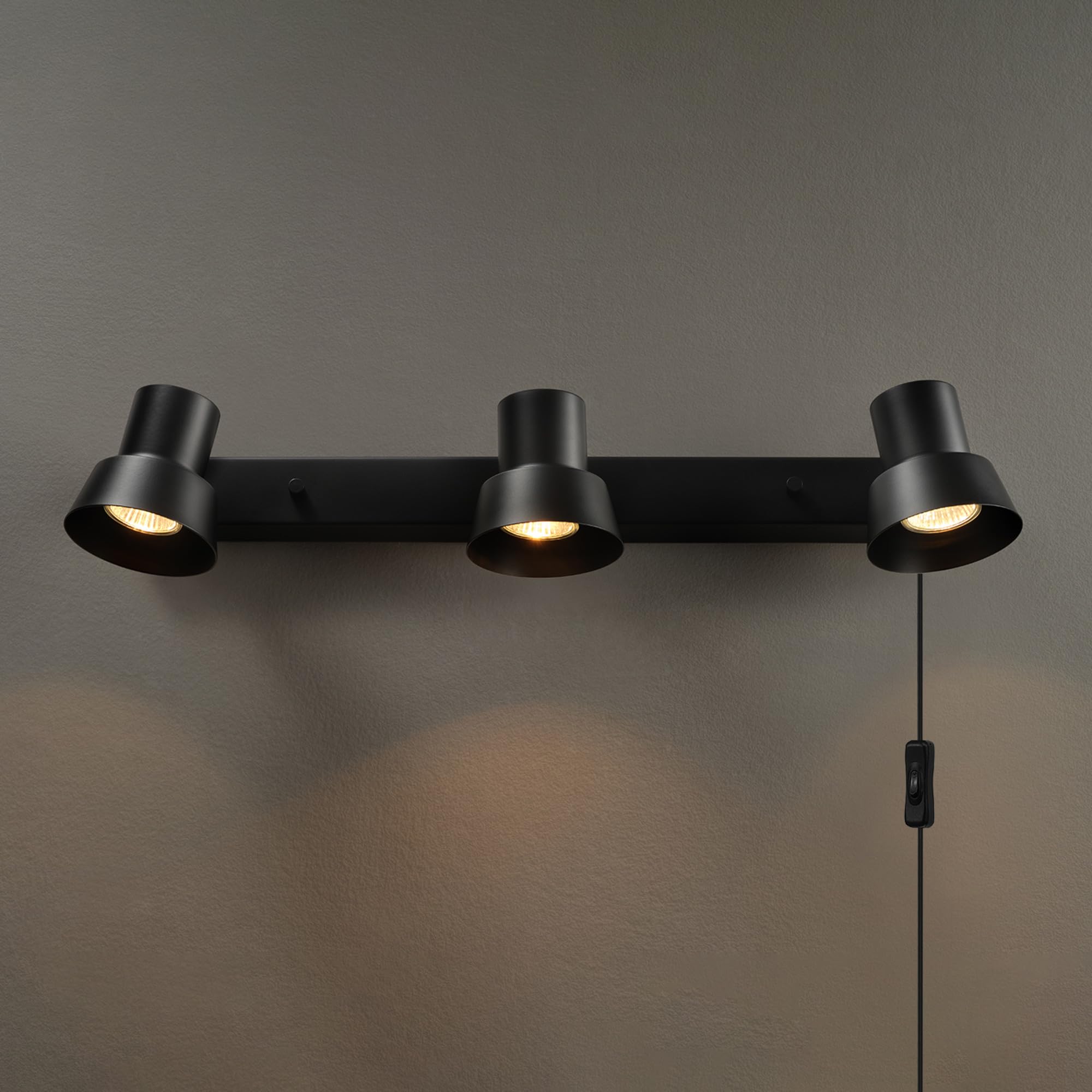 Globe Electric 64000115 22'' 3-Light Plug-In Track Lighting, Matte Black, Pivoting Track Heads, 15-Foot Black Cord, In-Line On/O