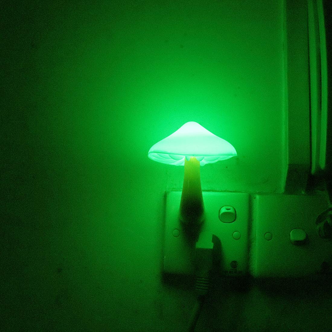 Ausaye Led Nigh Light,Plug In Nightlight, Dusk To Dawn Sensor Automatic On And Off Night Lights Green