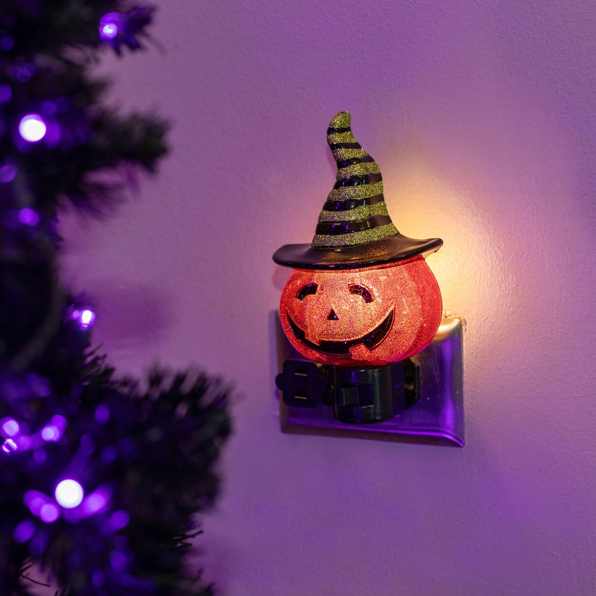 Novelty Lights LED Pumpkin Night Light with Witch Hat, Plastic, Halloween, Swivel Plug