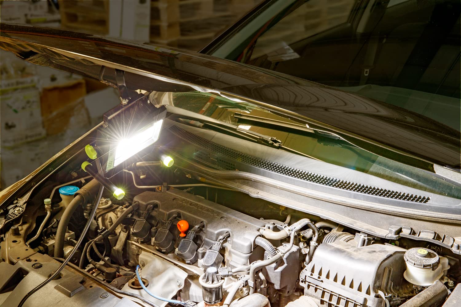 Powersmith 4000 Lumen Portable Led Work Light With All Metal Stand And Sealed Switch For All Weather Flood Light, 5 Year Warranty (Pwls040H) , Black