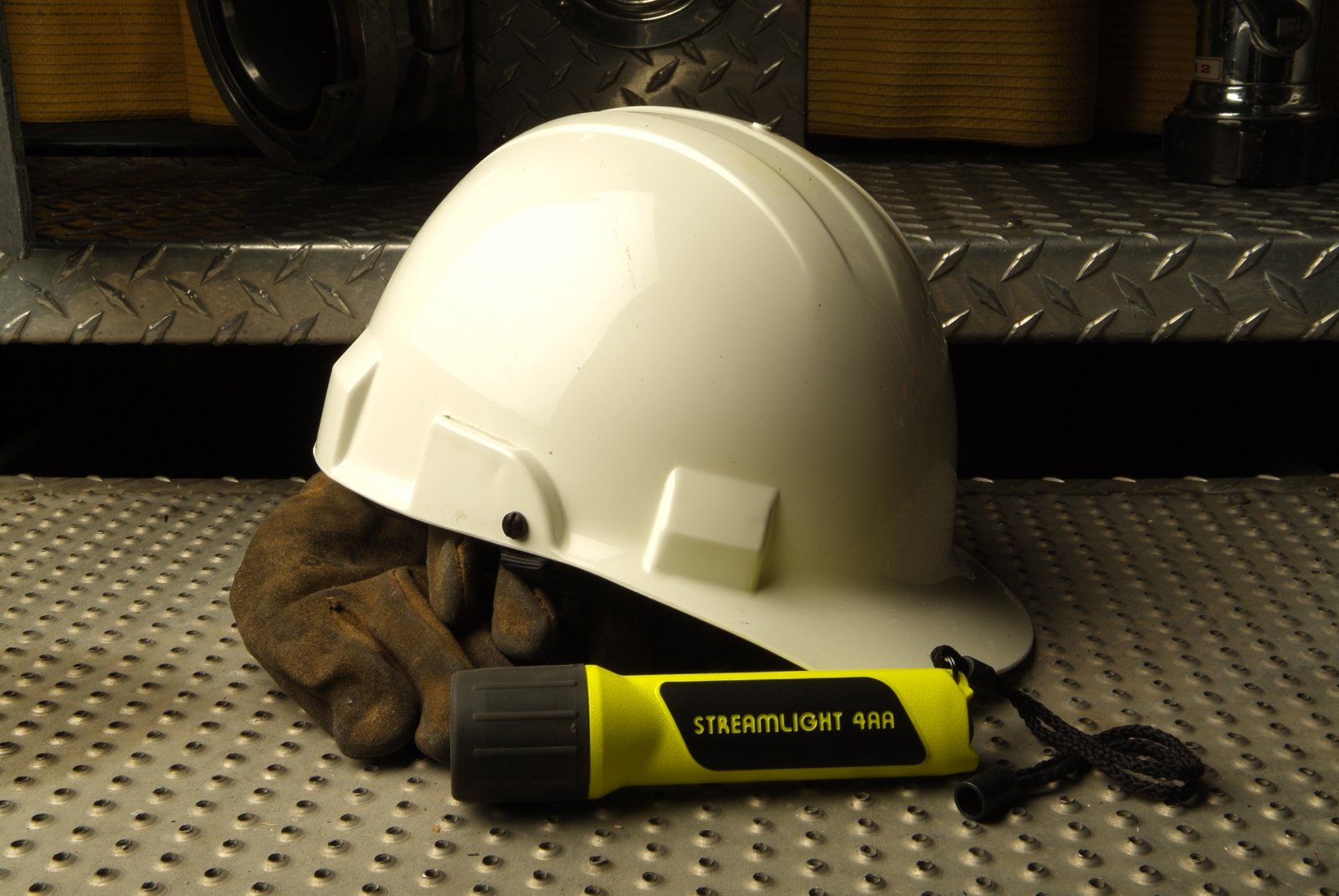 Streamlight 68200 4Aa Propolymer Led Flashlight With White Leds, Yellow - 67 Lumens