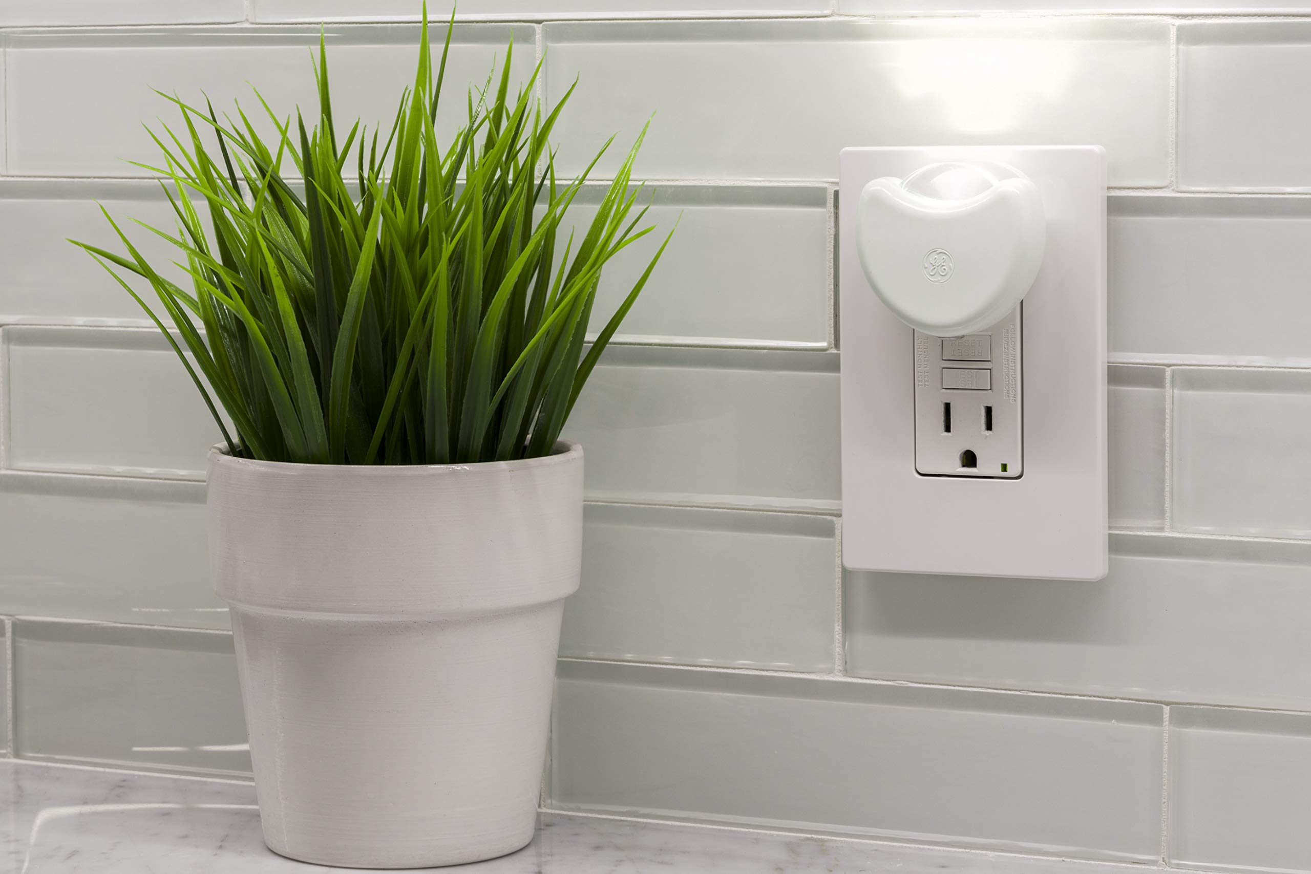 GE Automatic LED Night Light, 2 Pack, Plug-In, Dusk-to-Dawn Sensor, Directional, Compact, Ideal for Bedroom, Nursery, bathroom,