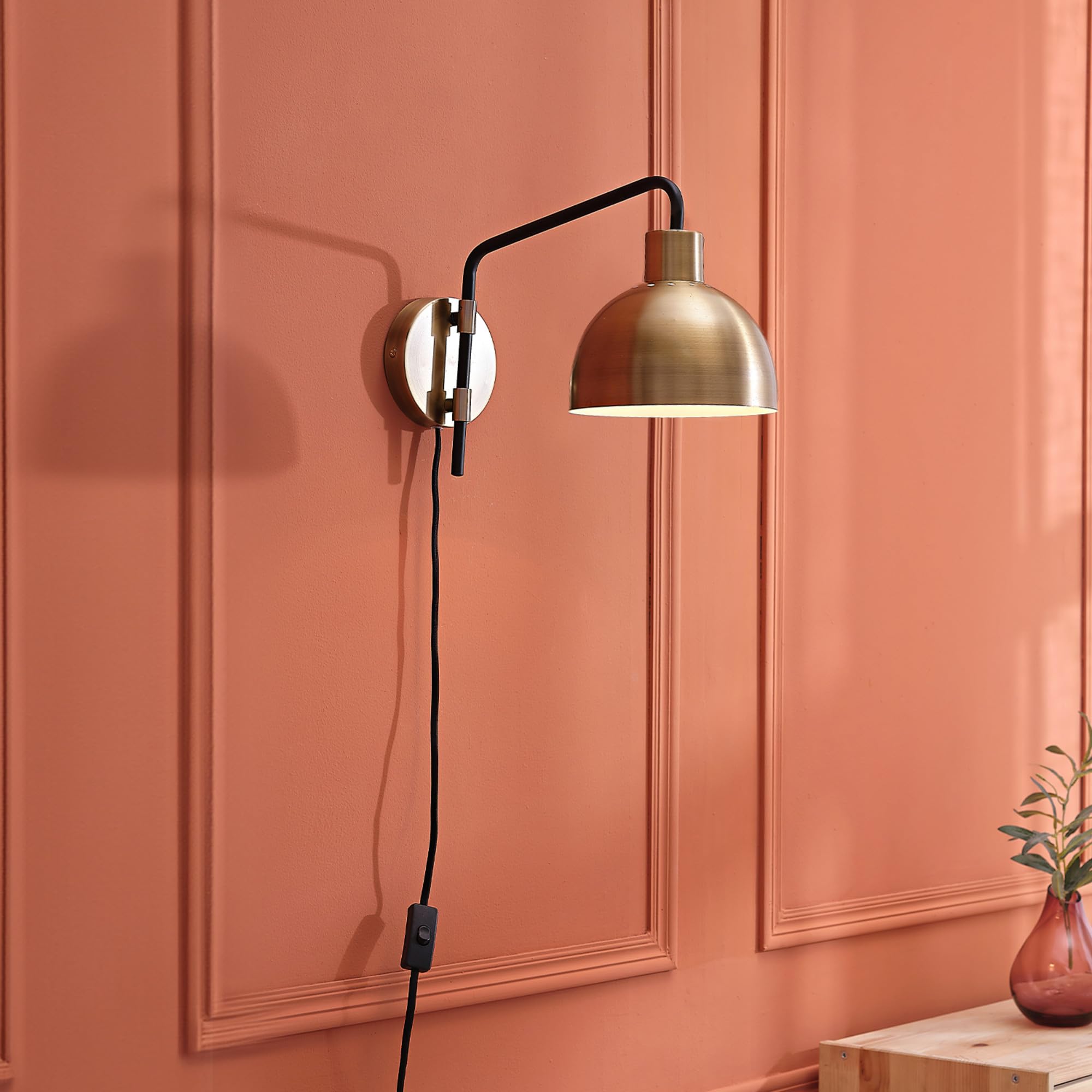 Globe Electric 51719 1-Light Plug-In Or Hardwire Wall Sconce, Antique Brass, Matte Black Accent, Fabric Cord, In-Line On/Off Swi