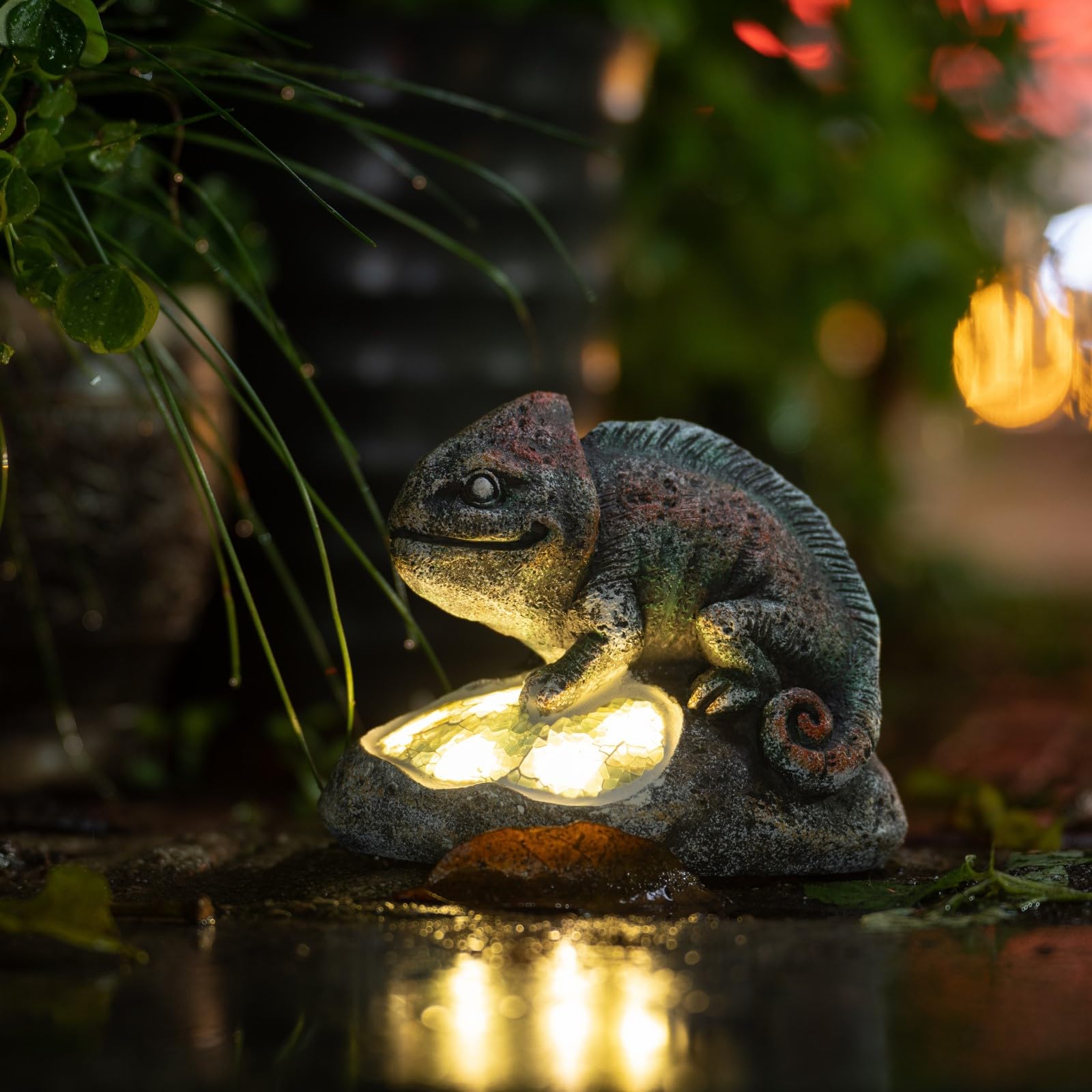 Rezpuao Garden Statue Chameleon,Solar Chameleon Decor for Outdoor,Resin Chameleons Figurine with Solar Light for Patio,Balcony,Y