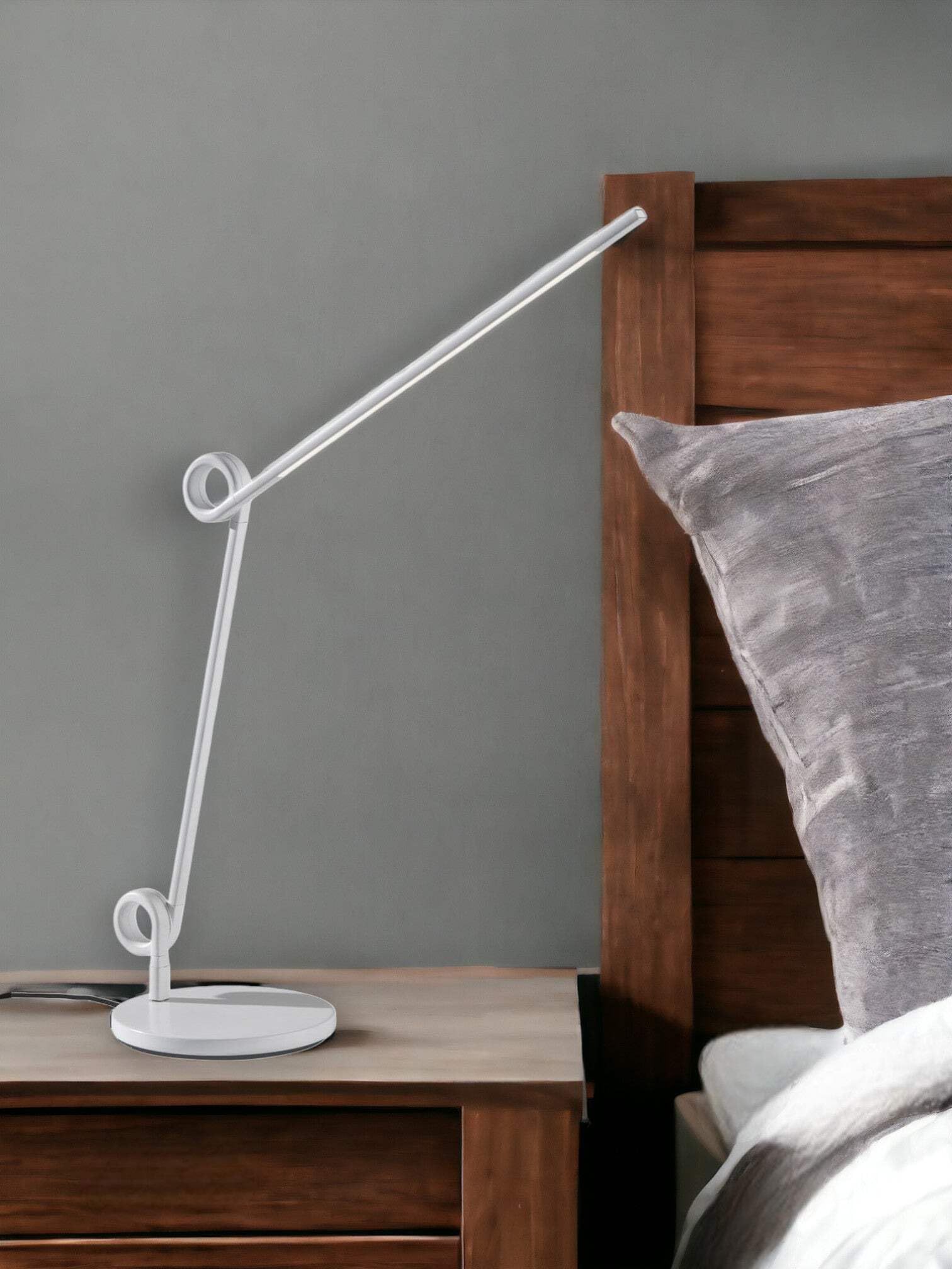 Homeroots 524640 35 In. Metal Novelty Desk Led Usb Table Lamp White