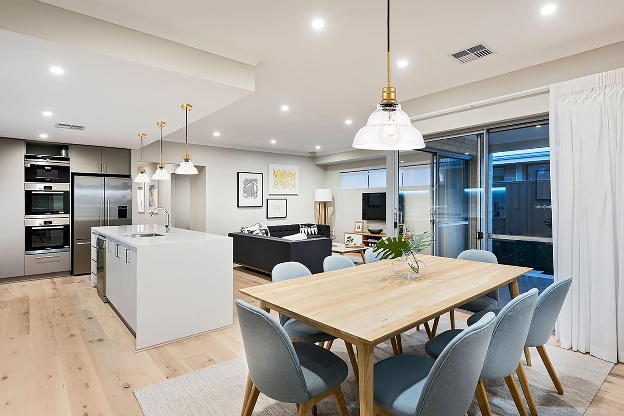 Living District Brass Ceiling Pendant Light With Clear Seeded Glass, 1-Light Modern Design