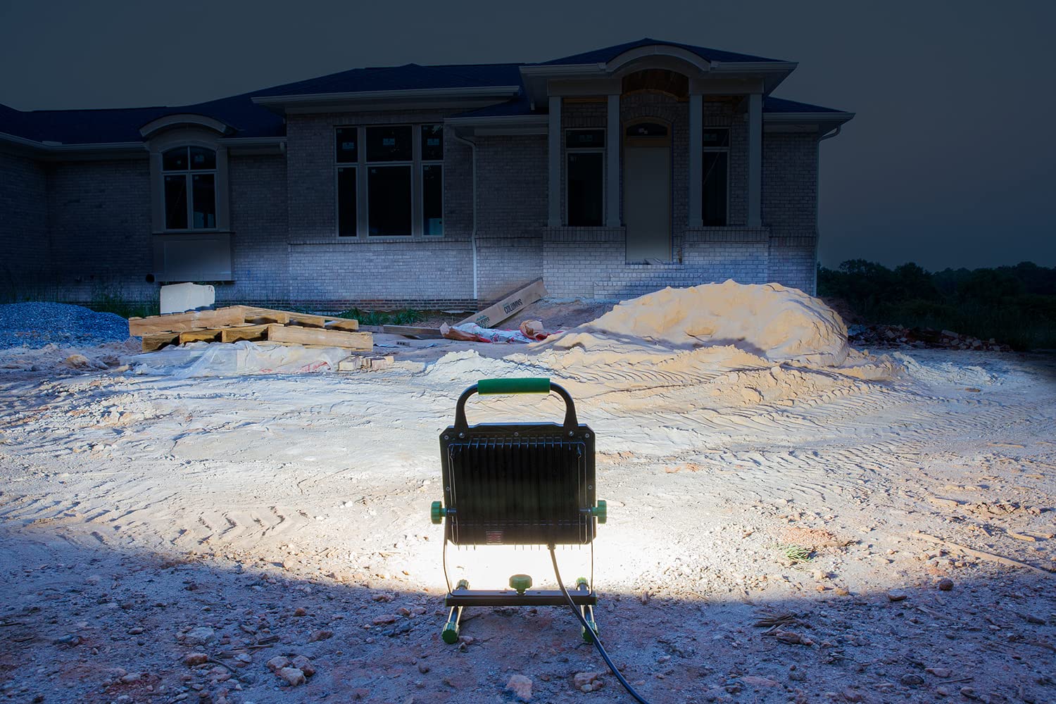 Powersmith Pwls150H 15000 Portable Led Work Light With Two Brightness Modes, Metal Housing And Stand, 10 Ft. Power Cord, Impact