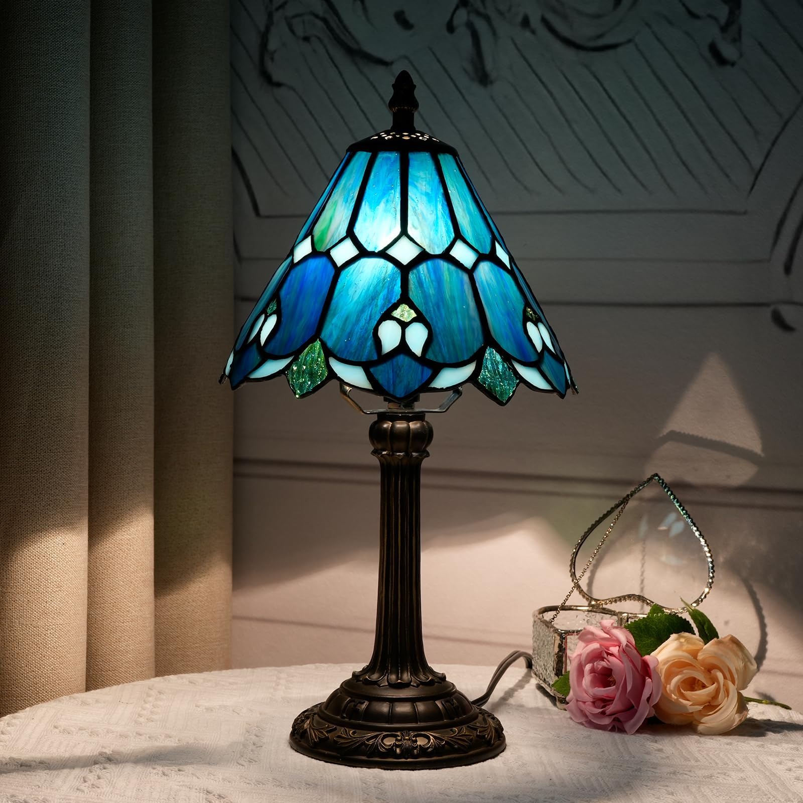 Wecrejoni Tiffany Lamp Bedside Table Lamp-Nightstand,Stained Glass Lamp For Bedroom Dorm Living Kitchen, Aesthetic Cute Home Dec