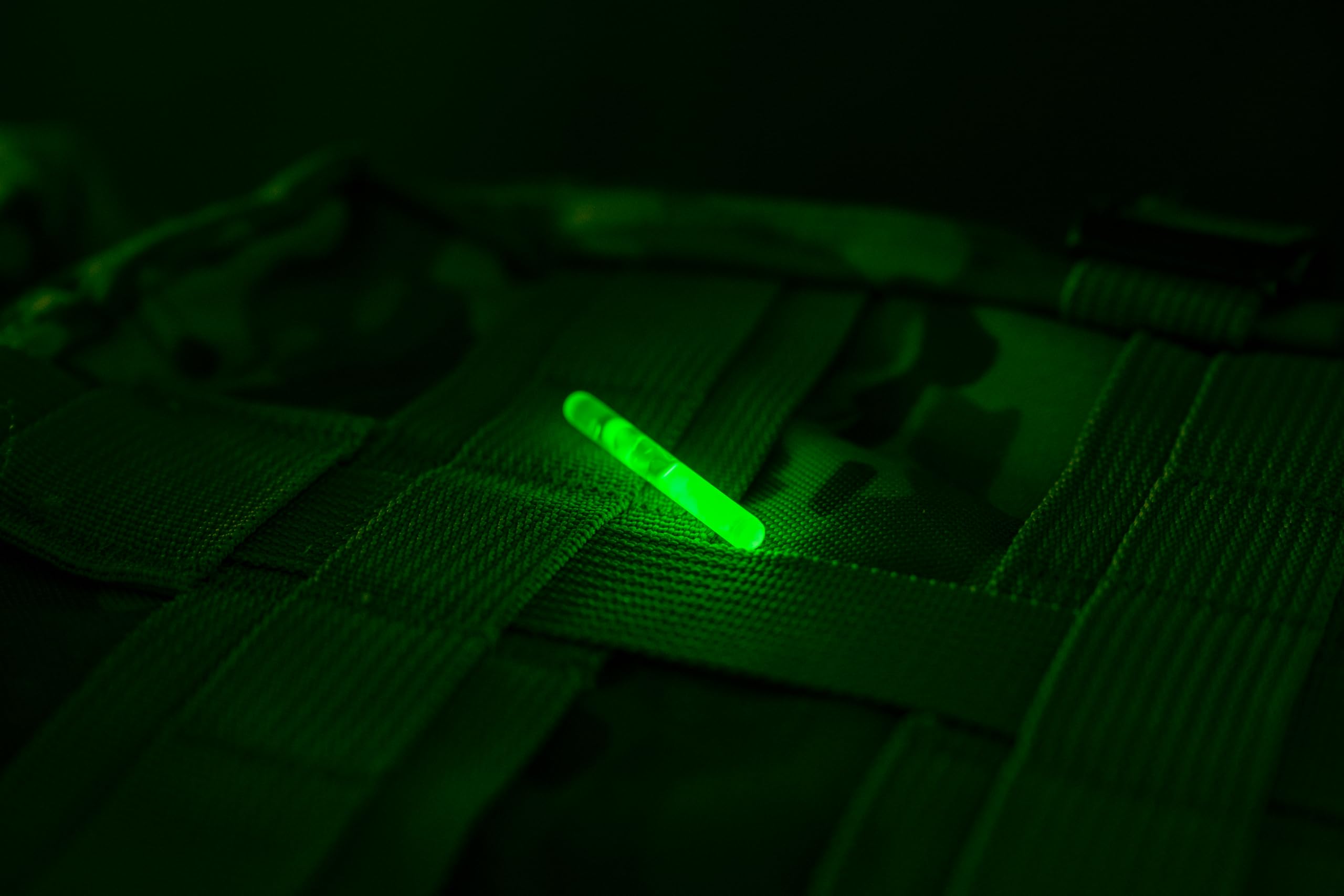Cyalume ChemLight Mini Light Stick, Military Grade, Green, 1.5 Inch, 50 Pack, 4 Hours Duration, Model 9-44340PF