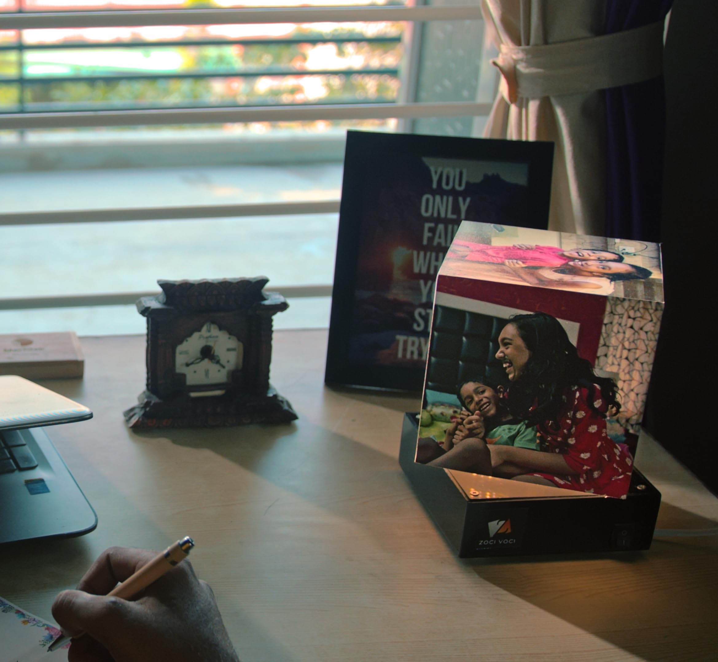 ZOCI VOCI Anniversary Gift - Nostalgia Flora - Rotating Photo Lamp (Frameless - Medium.)