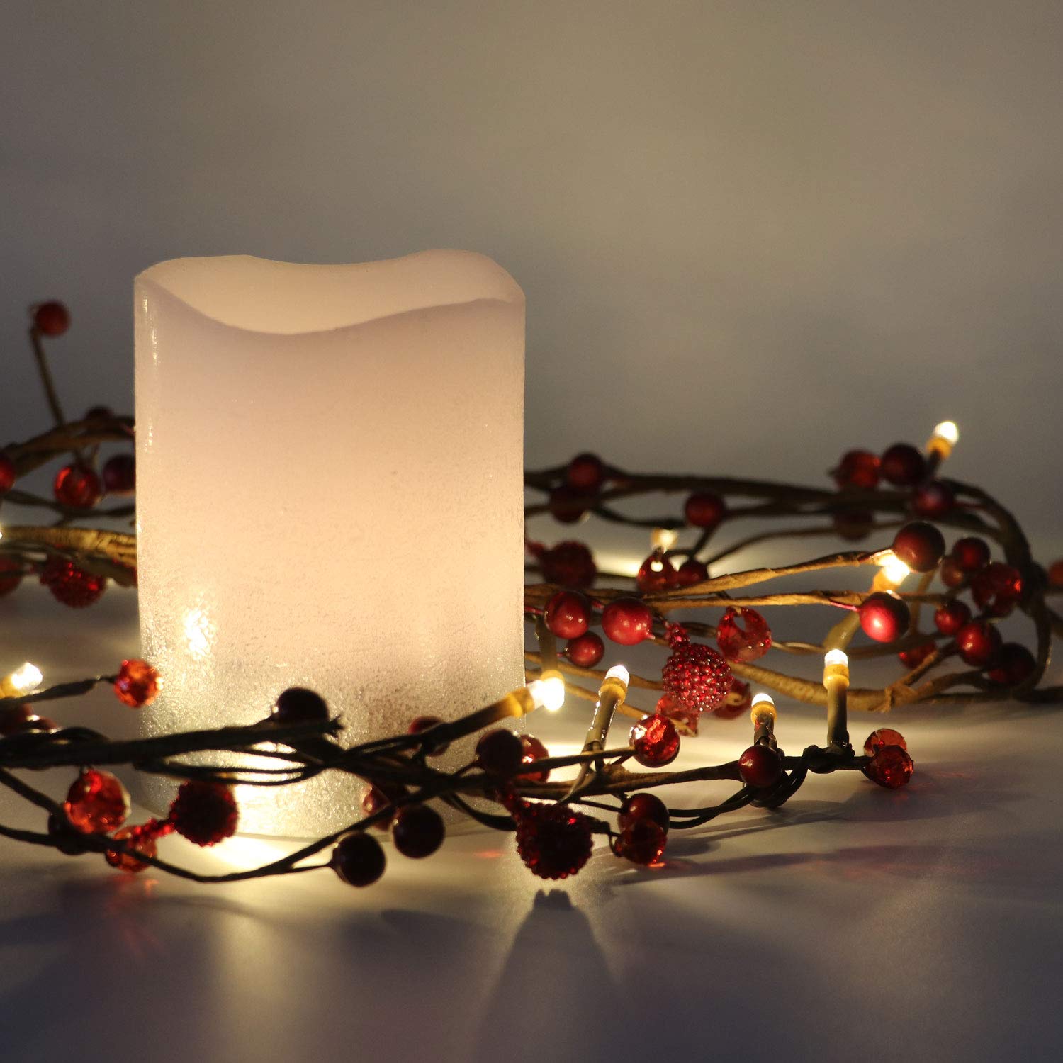 Rhytsing Pre-lit Red Berry Garland with 30 LED Lights, 5.9FT Battery Operated Fairy String Lights for Christmas Decoration