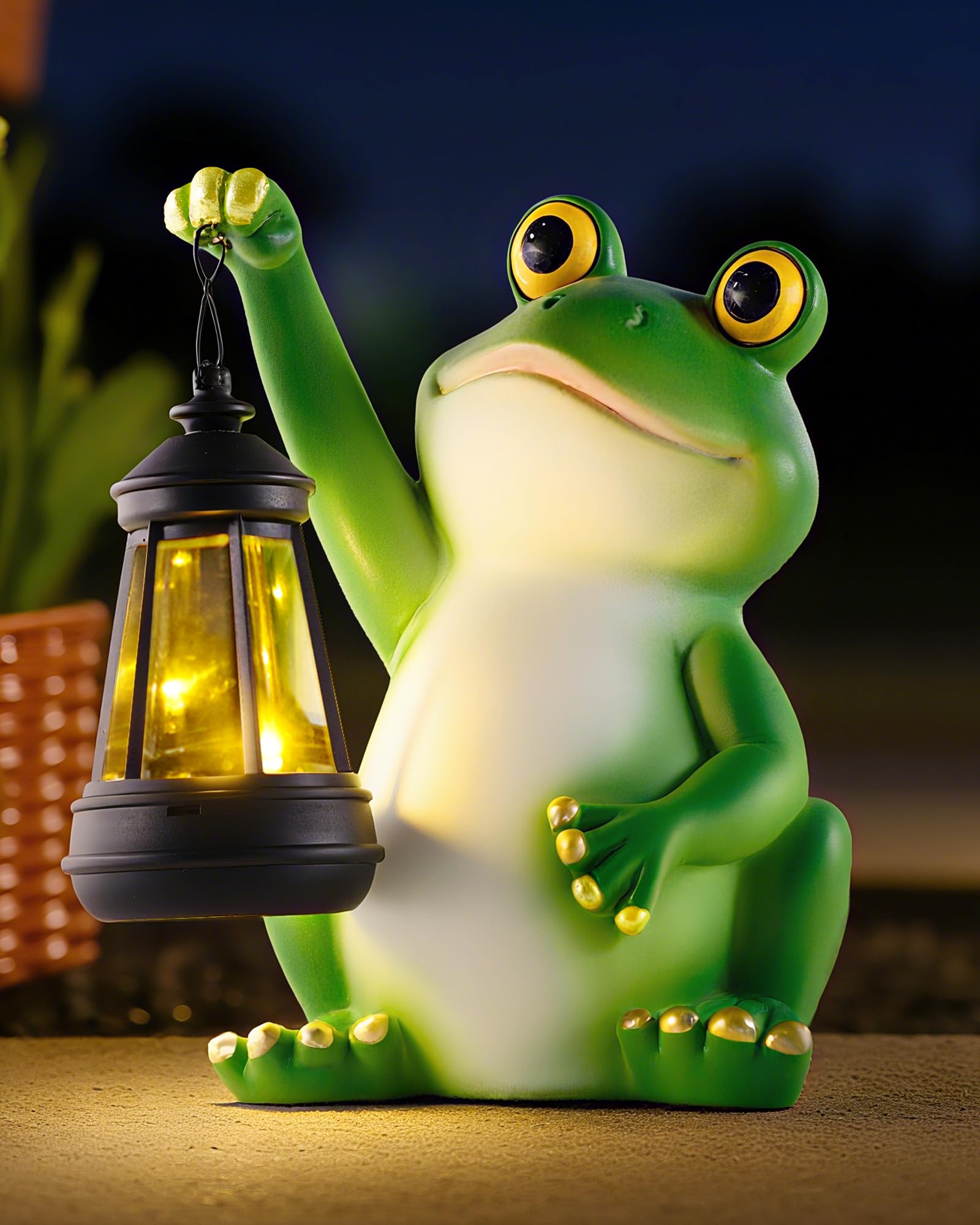 Vuees Solar Frog Garden Statue Light, Outdoor Waterproof Decorative Lantern Figurine, Cute Yard Art for Garden Patio Pond Balcon