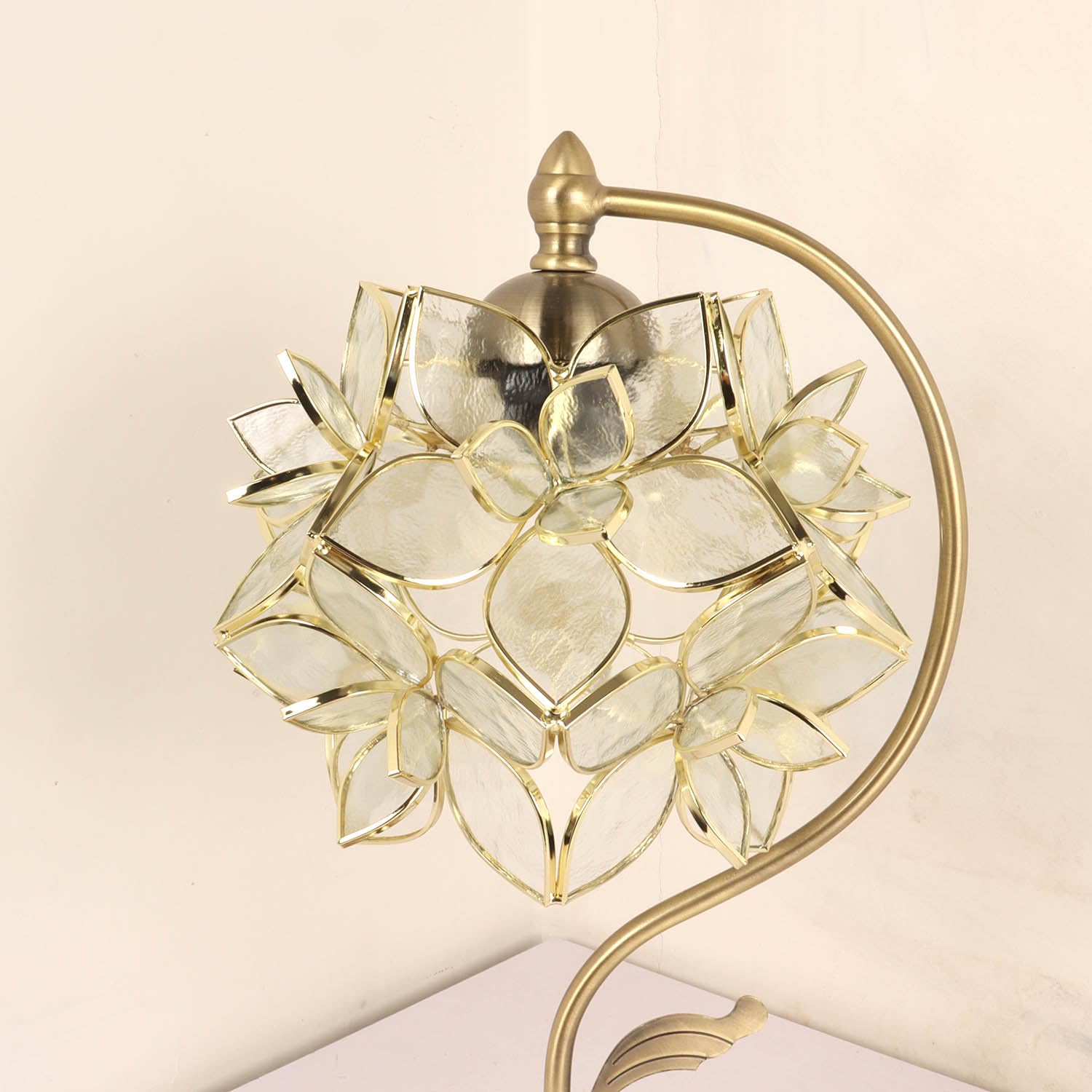 Bieye L10908 Tiffany Style Stained Glass Flower Petal Table Lamp With Brass Base For Home D  Cor (Clear, 8'' Rose Lily)