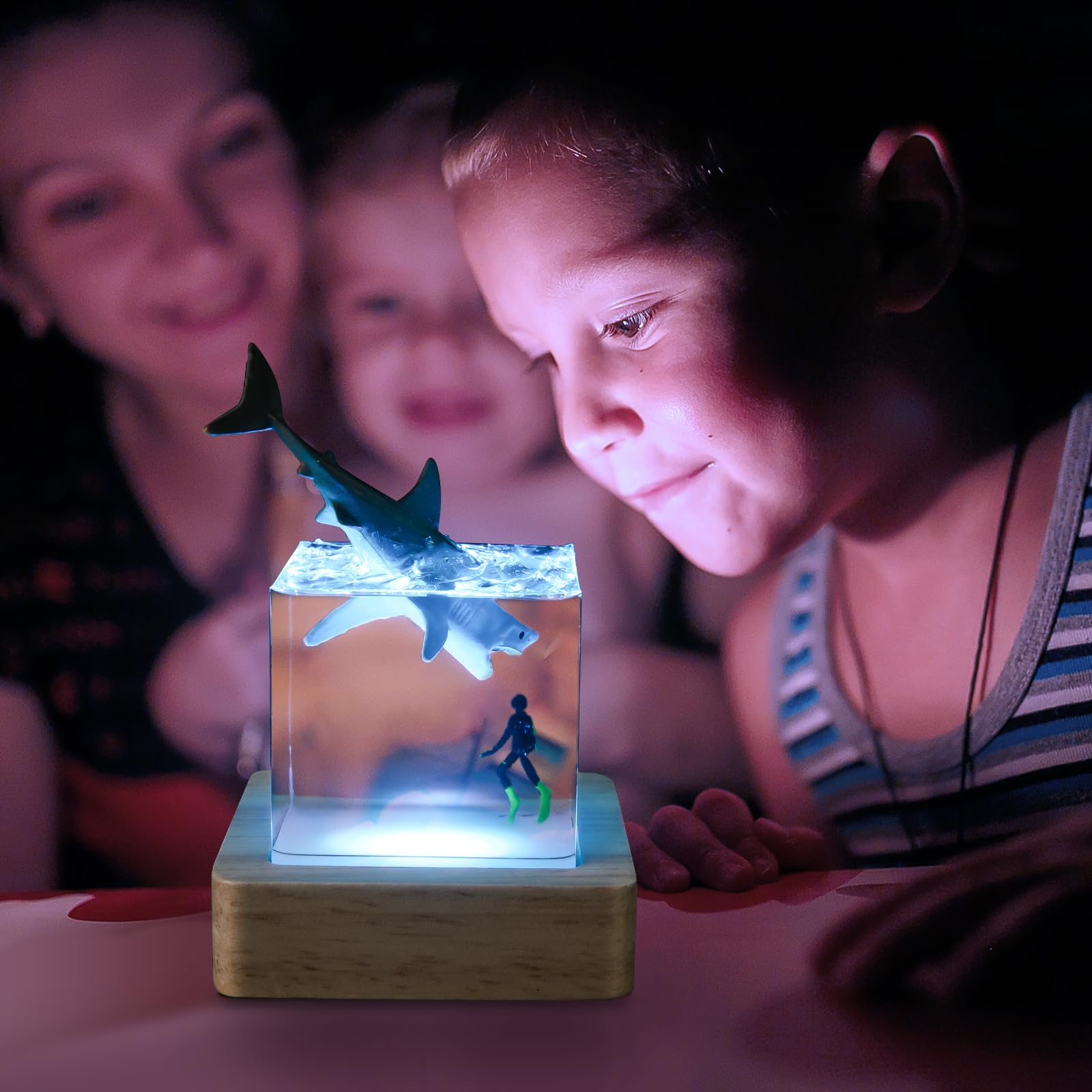 DAVID ROCCO Deep Sea Diving Night Light Shark & Diver Table Lamp, Unique Handmade USB Stand, Diverse Colors, Model SGT-RNL