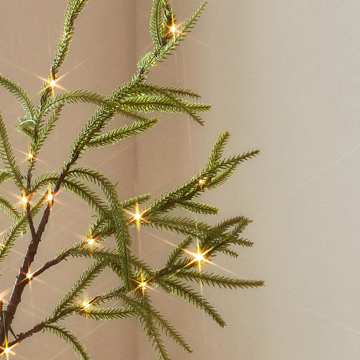 Hairui Lighted Norfolk Pine Branches, 32IN, 60 LED, Battery Operated with Timer, Green, Perfect for Christmas and Thanksgiving Decor