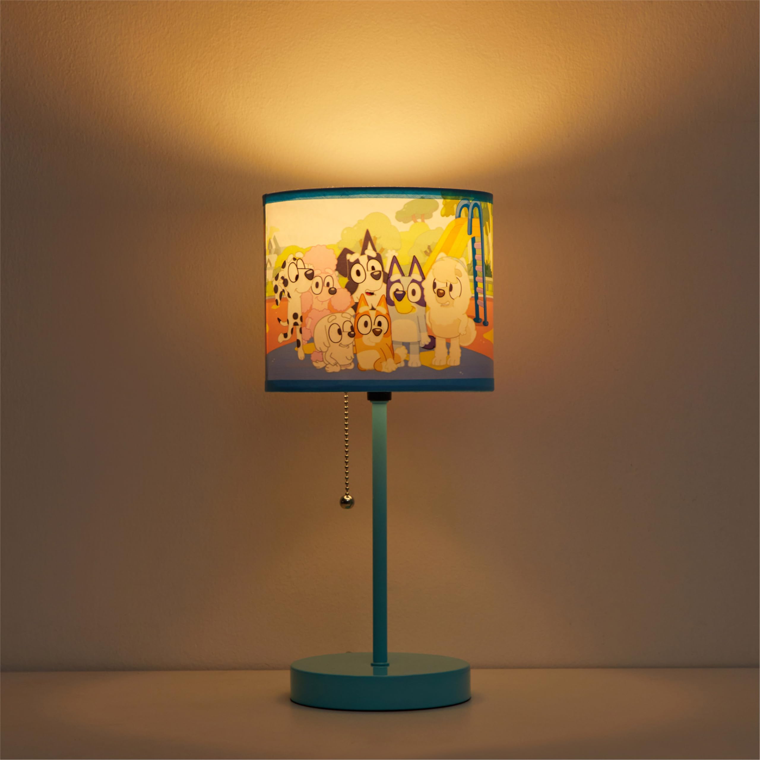 Idea Nuova Bluey Table Lamp - Kids Stick Lamp With Printed Shade, Pull Chain, Plastic, Bedroom & Nursery Lighting, Model Nk504018