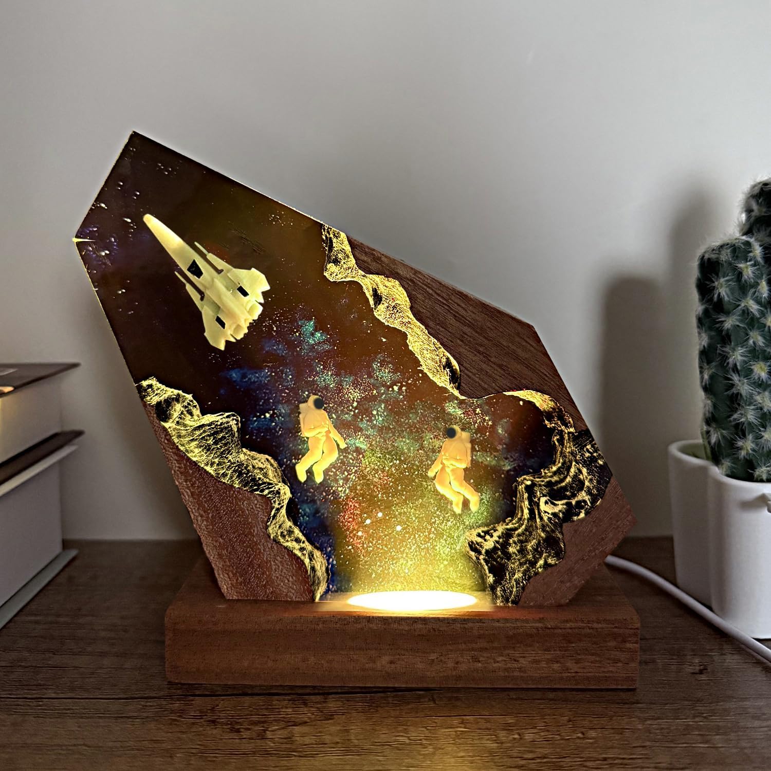 NICE HERA Space Resin Lamp - Handmade Galaxy Resin Night Light with USB Port  Variable Lights  Space Gifts for For Mature Userss  Astronaut Enthusiast Collectibles  Unique Birthday Gifts for Him & Her (6x4)