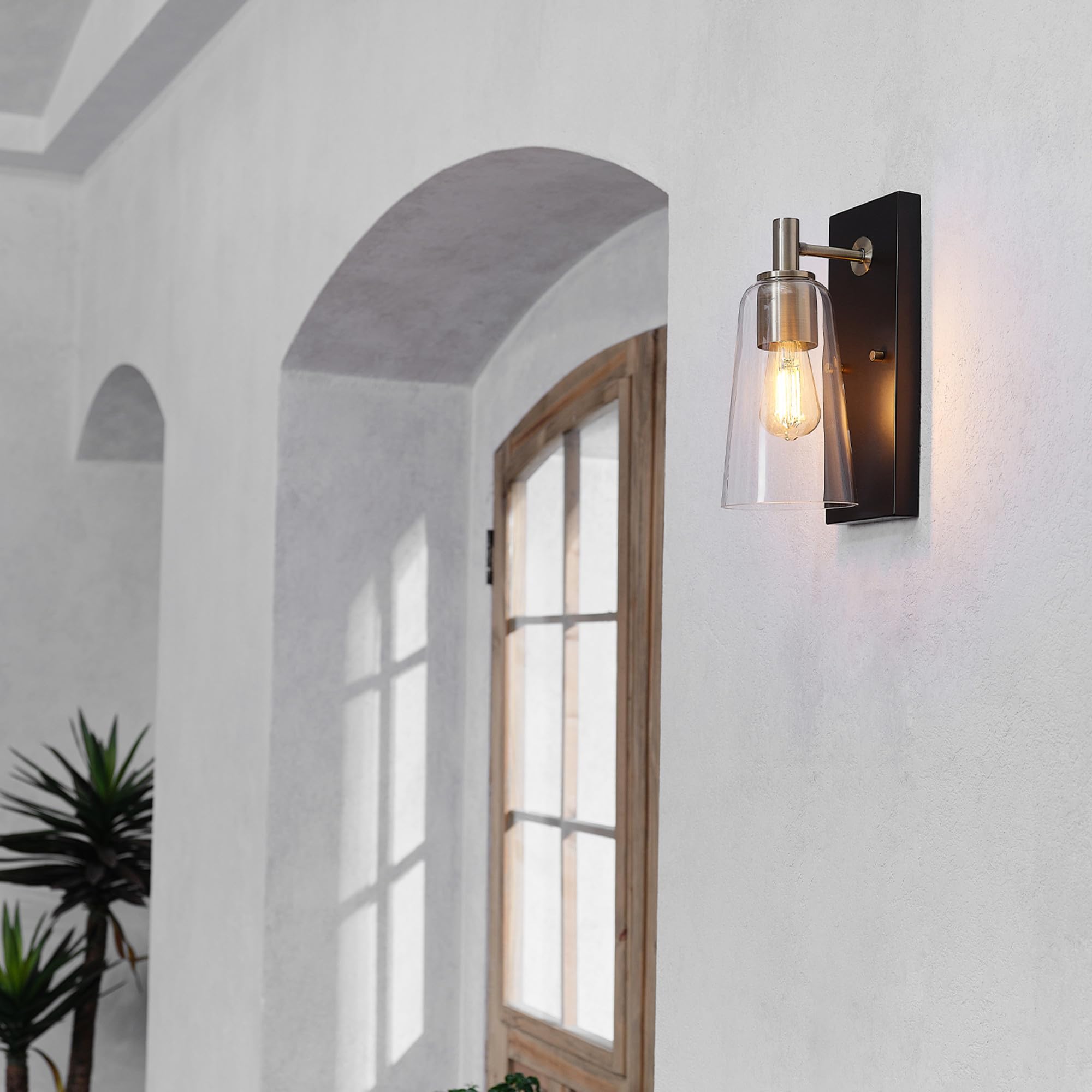 Globe Electric 65000045 1-Light Wall Sconce, Matte Black, Matte Brass Accents, Clear Glass Shade, Wall Lights For Living Room, B