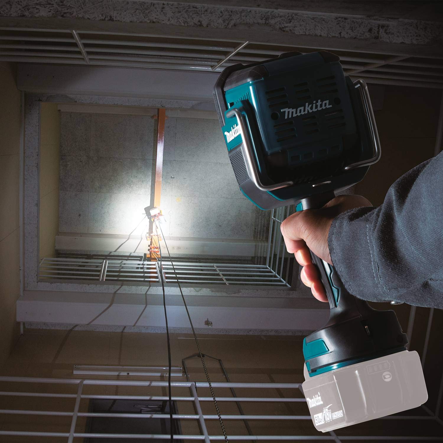 Makita DML812 18V LXT Cordless LED Flashlight, Teal, Metal Construction