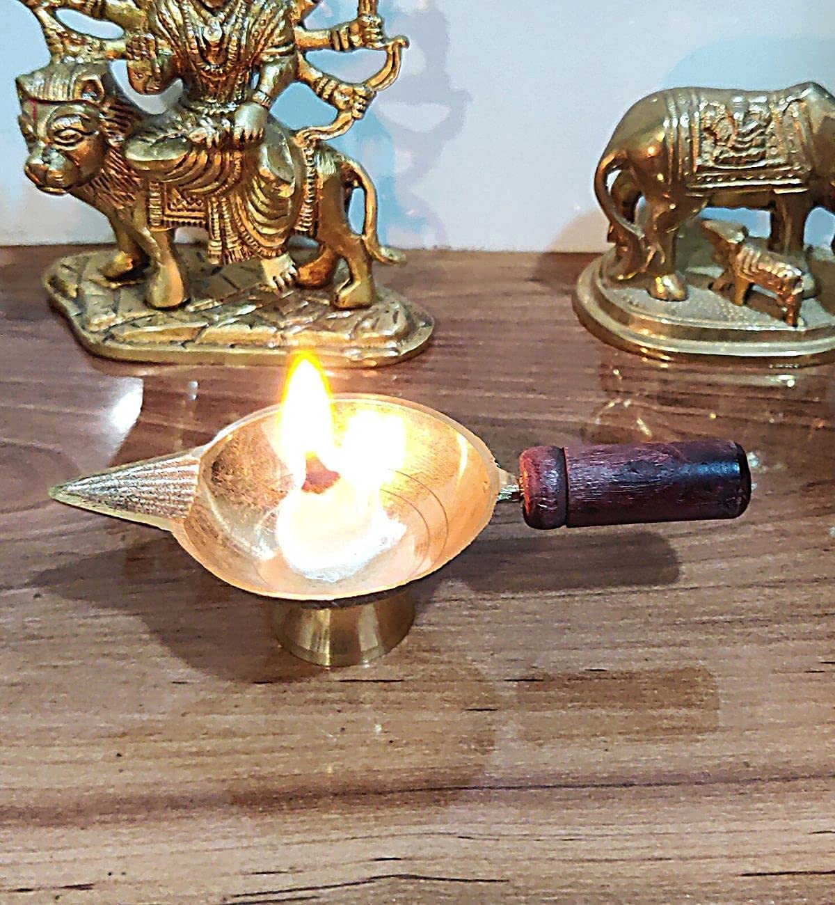 Decor Vibes Brass Aarti Deepak or Diya with Wood Handle Deep/Oil Lamp/Pooja Item, Puja Room Decoration and Diwali Festival (Dia