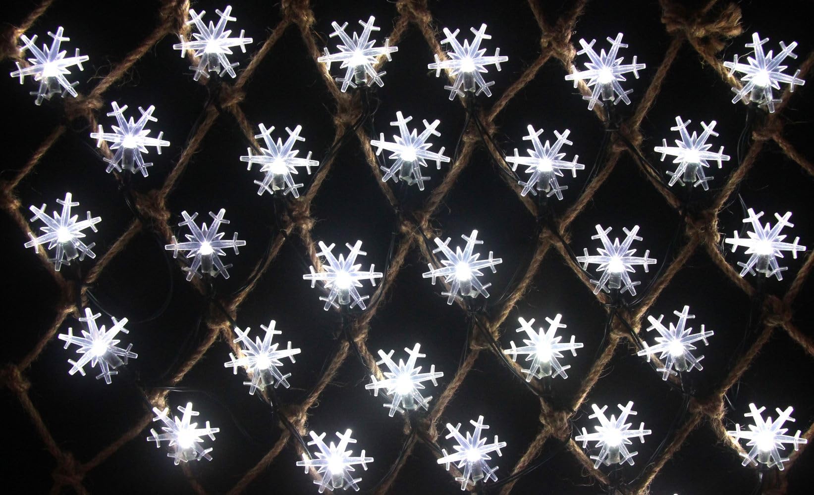 Inngree Solar Christmas Snowflake String Lights 36Ft 60 Led 8 Modes Solar Fairy Outdoor Waterproof Powered String Lights For Gar