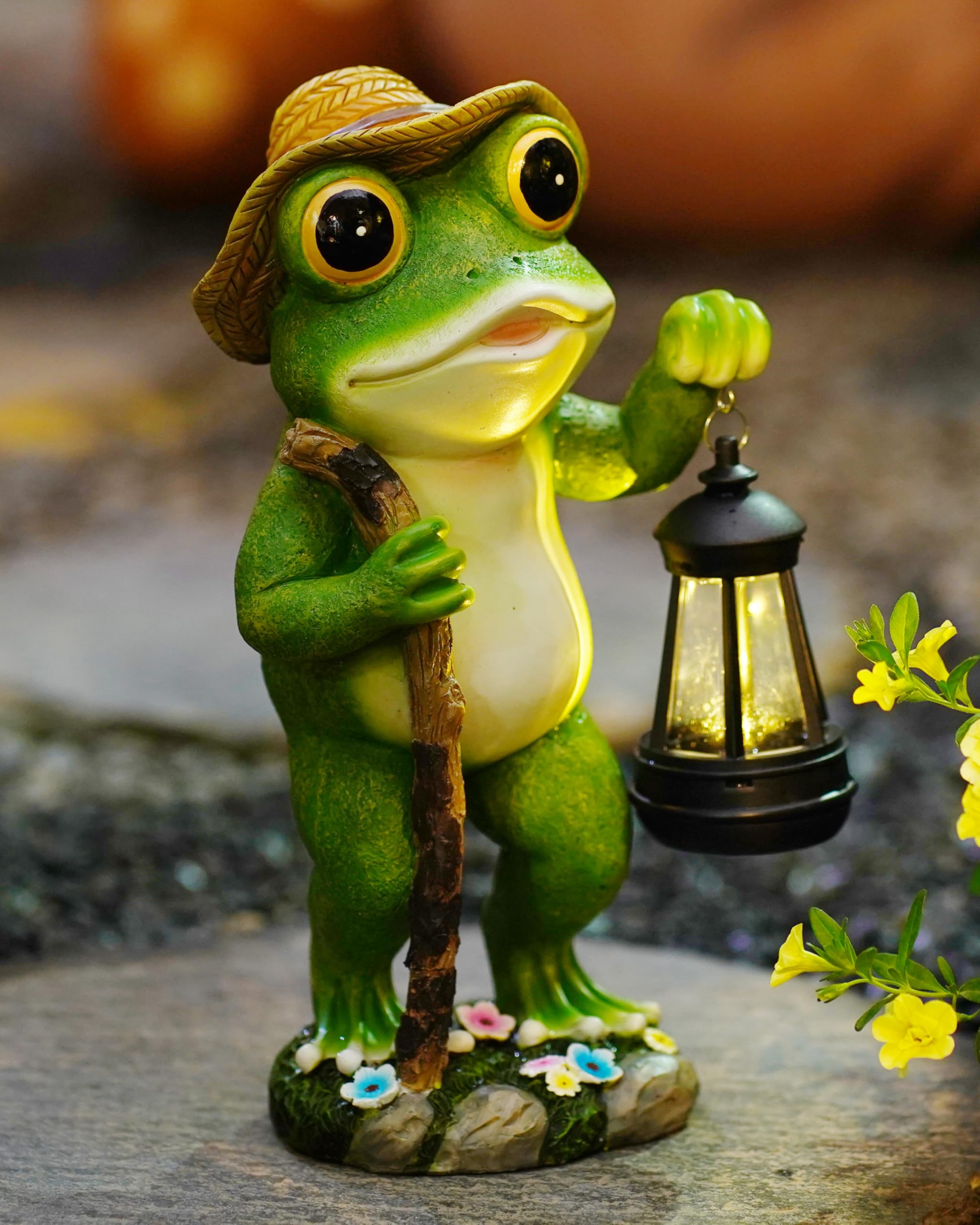 twinbling Solar Frog Garden Decor with Lantern Outdoor Statue for Patio Pathway Frog Figurine for Yard Decoration Lawn Ornament 