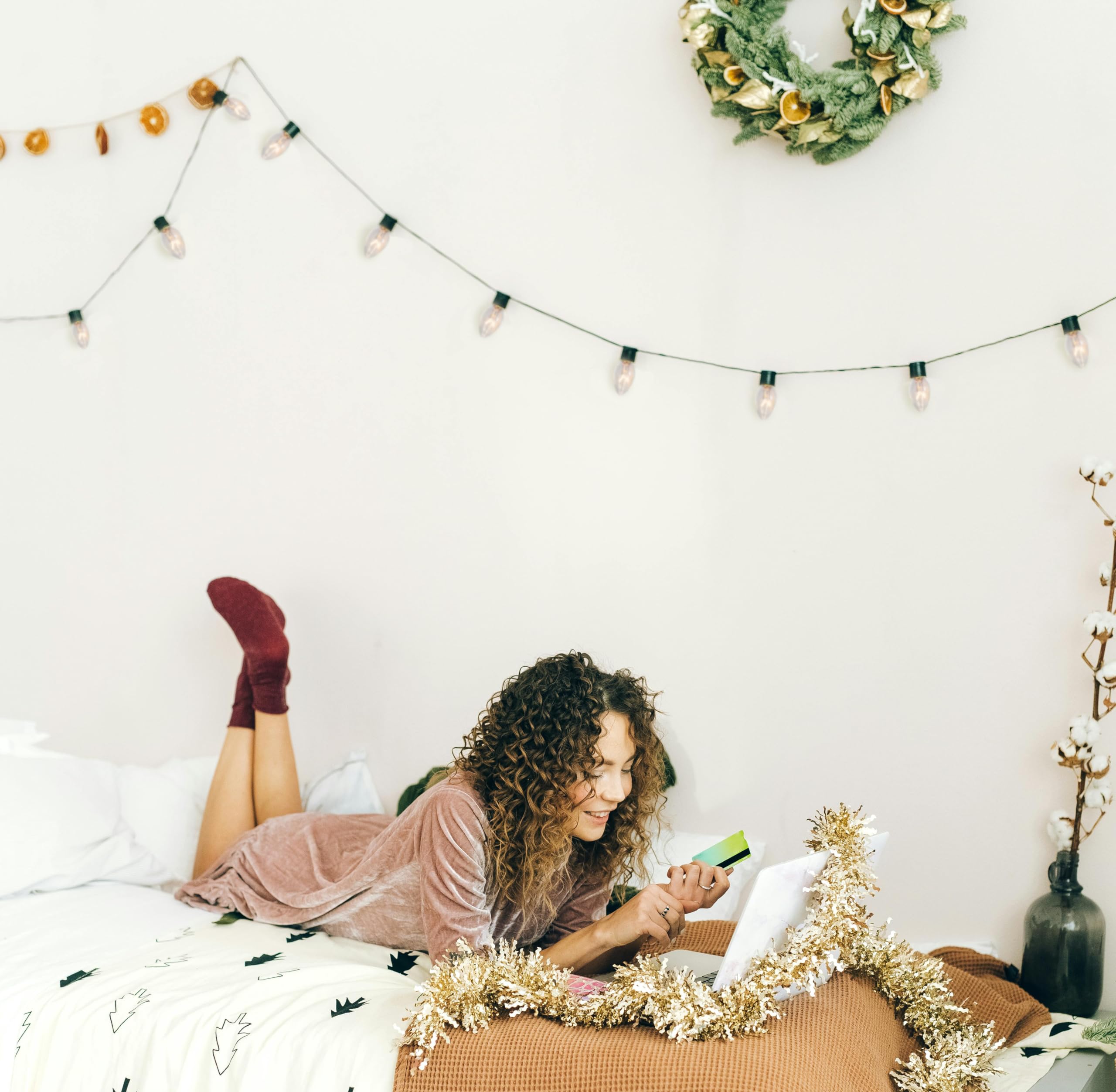 Iconikal 5-Watt C7 Night Light Candelabra Bulbs, Clear, 24-Count For Lamps Nightlights Lanterns String Lights