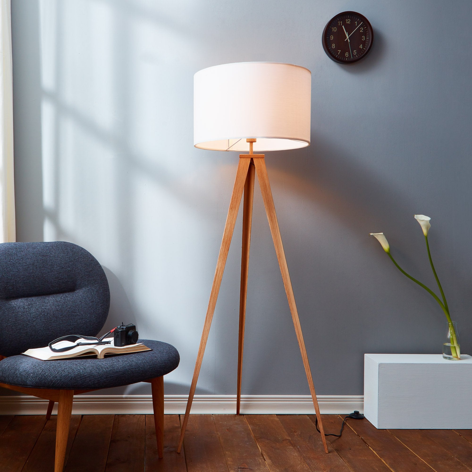 Teamson Home Tripod Floor Lamp, 61.81 in., White Drum Shade, Faux Natural Wood Grain Finish, Model VN-L00007