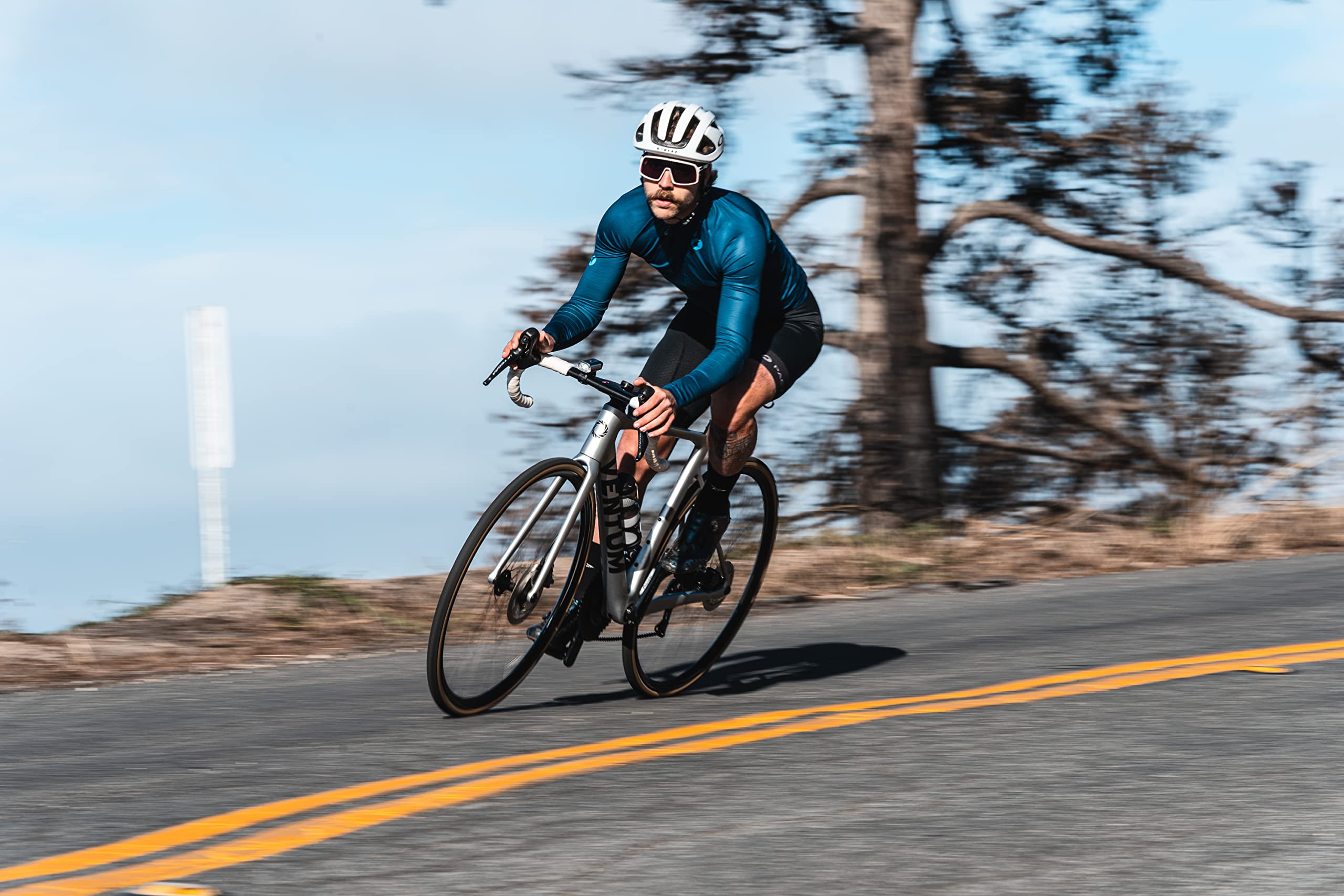 Lezyne Mini Drive 400Xl Bicycle Front Rechargeable Ipx7 White Led Road Mountain Gravel Bike Light W/Multiple Solid & Flash Modes | Integrated Versatile Mounting Strap, 400 Lumens, Gloss Black