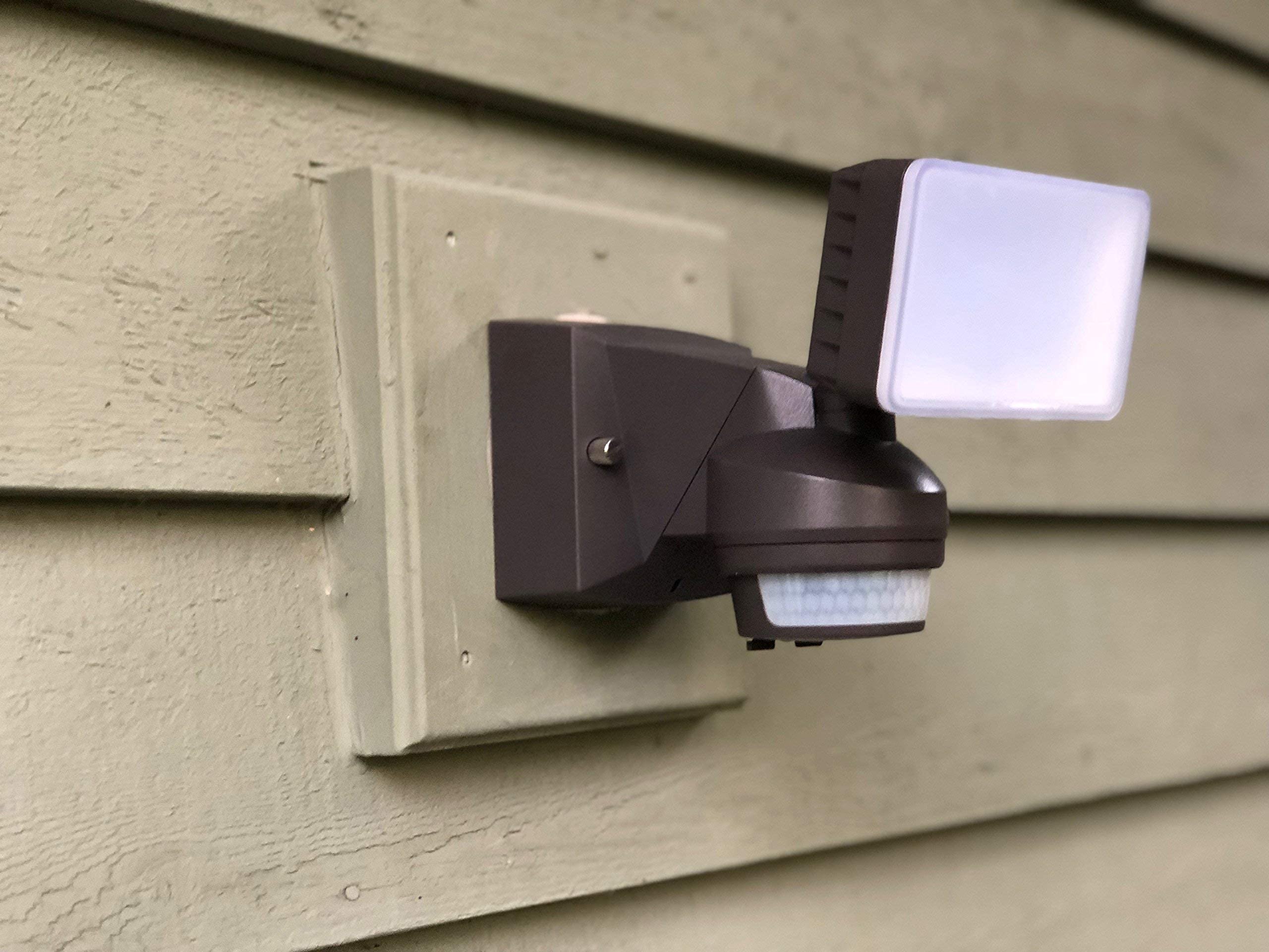 Iq America Motion Security Flood Light 1600 Lumen Led Outdoor Weatherproof Adjustable Sensor Detection Universal Wall Eave Or So