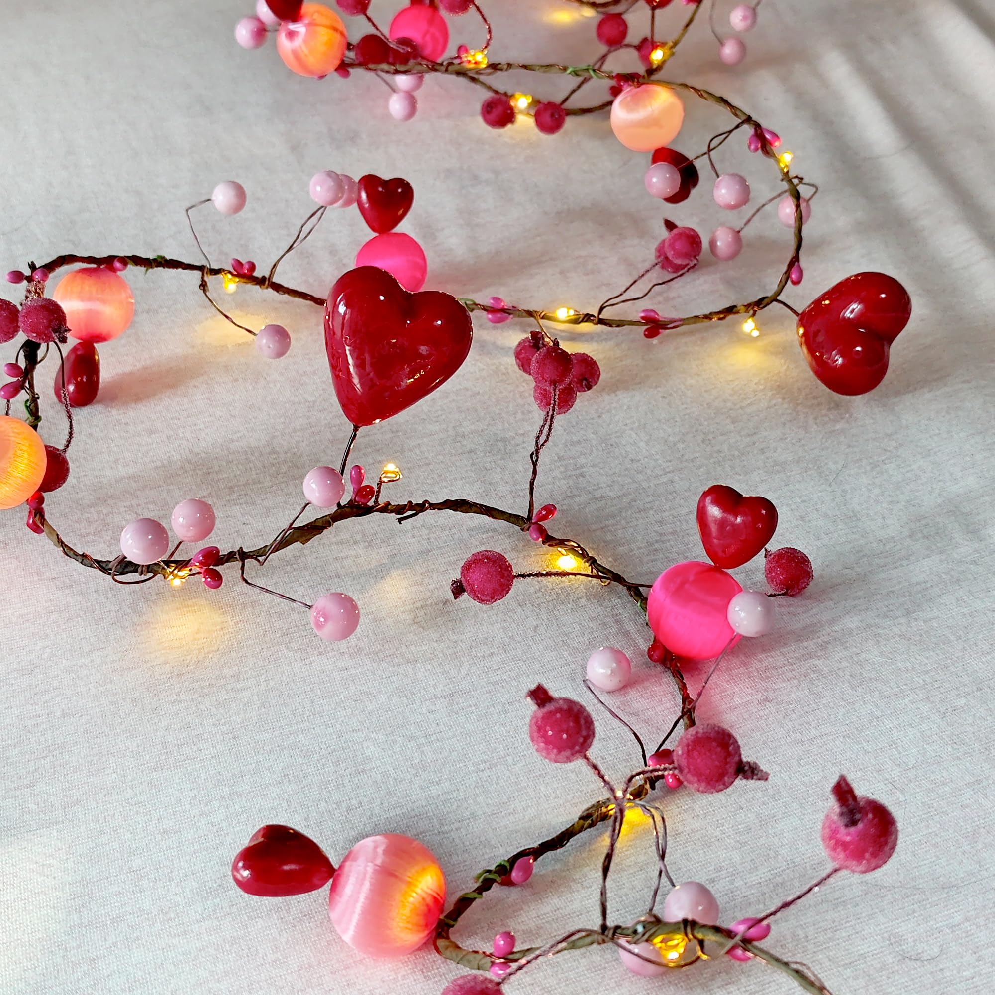 MIYA LIFE Valentines Day Garland Balloon Heart String Lights Battery Operated Valentine Lights Indoor Heart Garland Ideal Valent