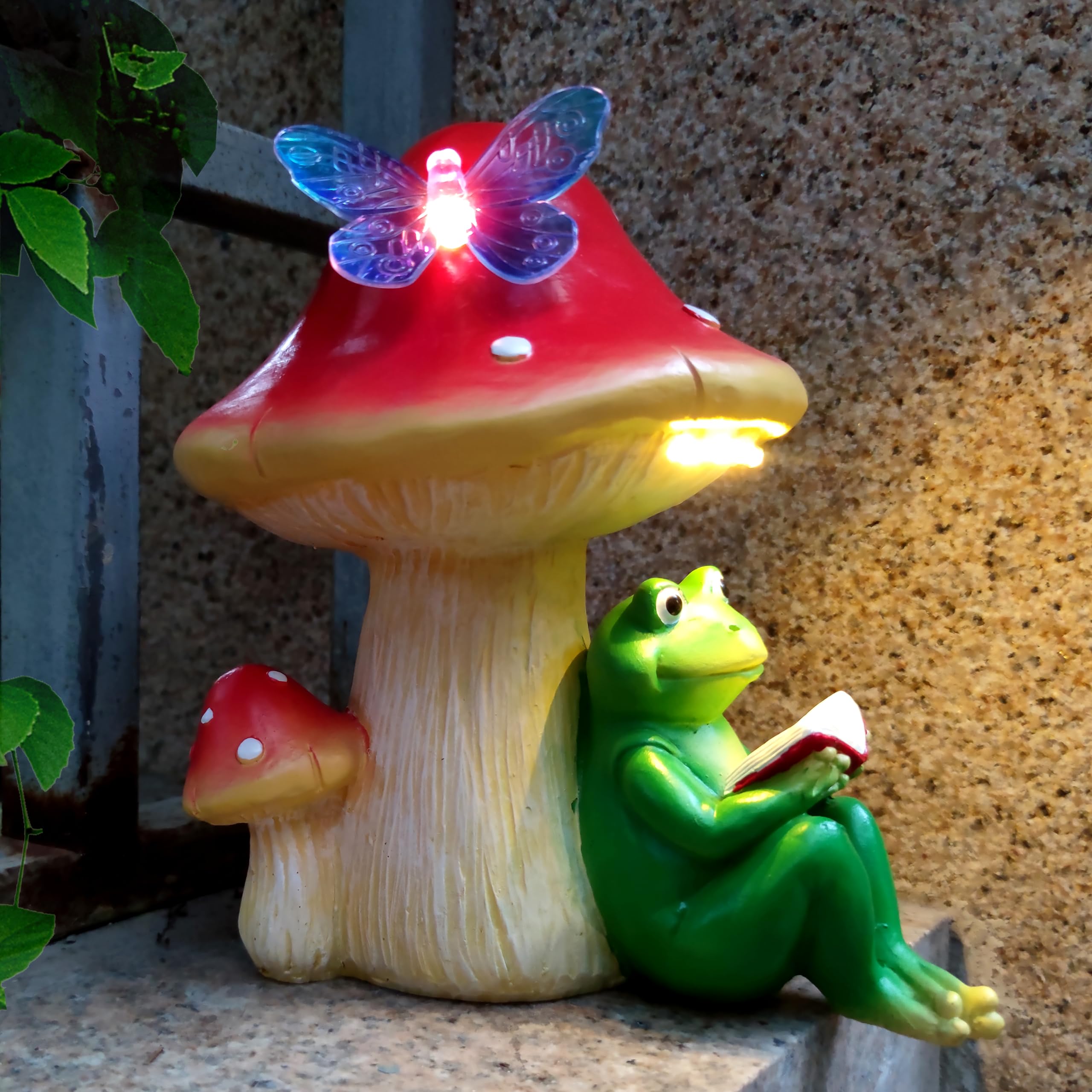RCTTICUU Solar Frog Mushroom Garden Statues Statuettes of Resin Frog Mushroom Reading a Book Figurine with LED Solar Lights  Lawn Decor Outdoor Statue for Patio Balcony Yard Lawn Ornament