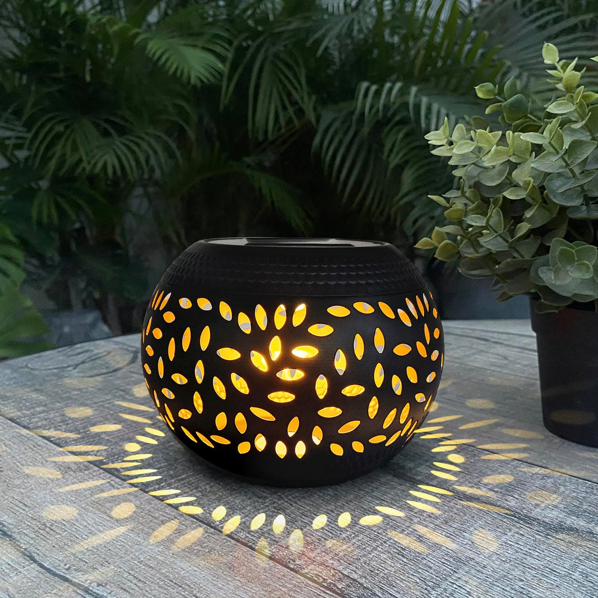 Solar Lantern Outdoor Patio Decor - Solar Lanterns Outdoor Waterproof,Hollow Out Retro Metal Table Lights,Yard Porch Garden Balc