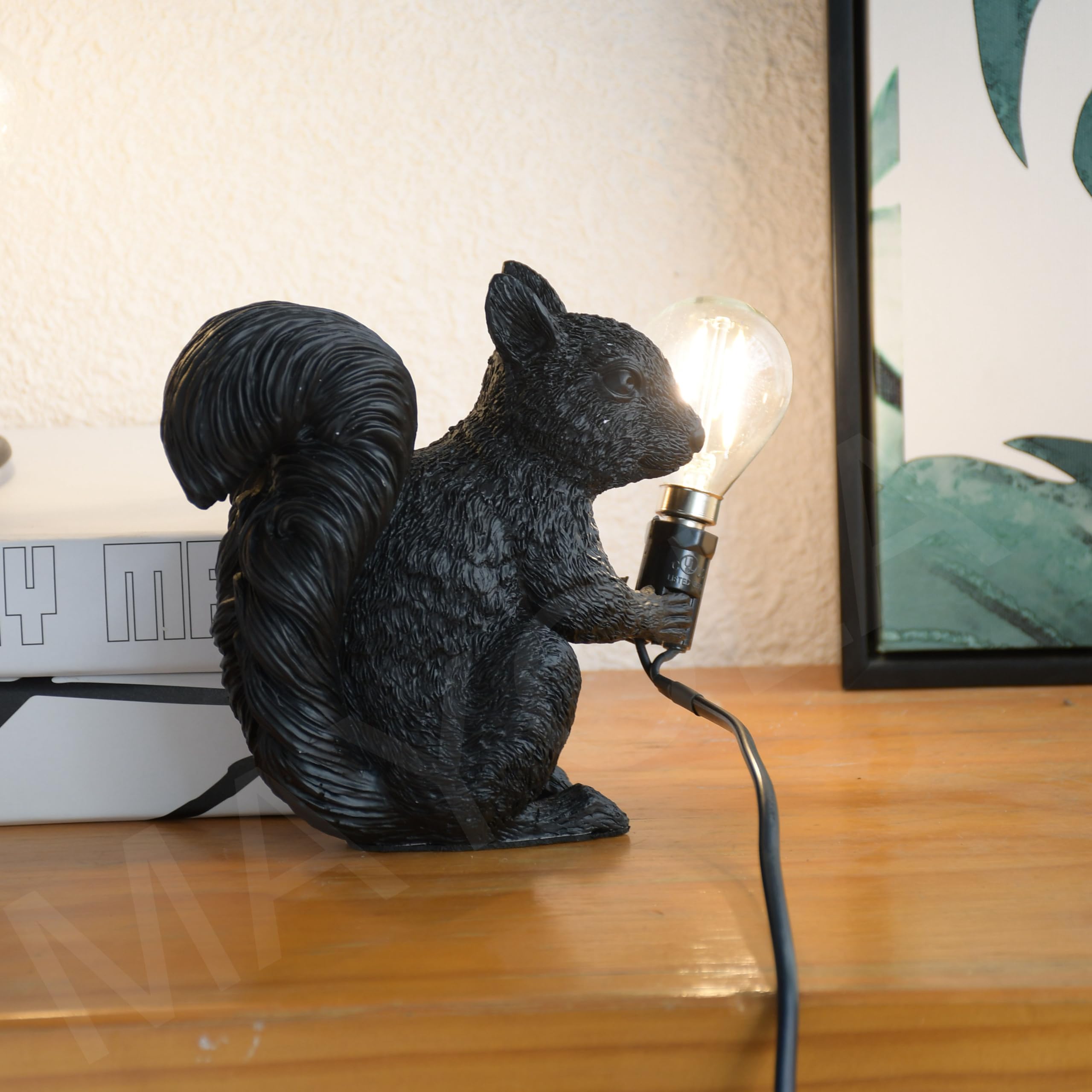 Mayola Modern Resin Squirrel Table Lamp, Desk Lamp,Led Niht Light Resin Squirrel Lighting Fixture For Living Room, Bedroom,Home 