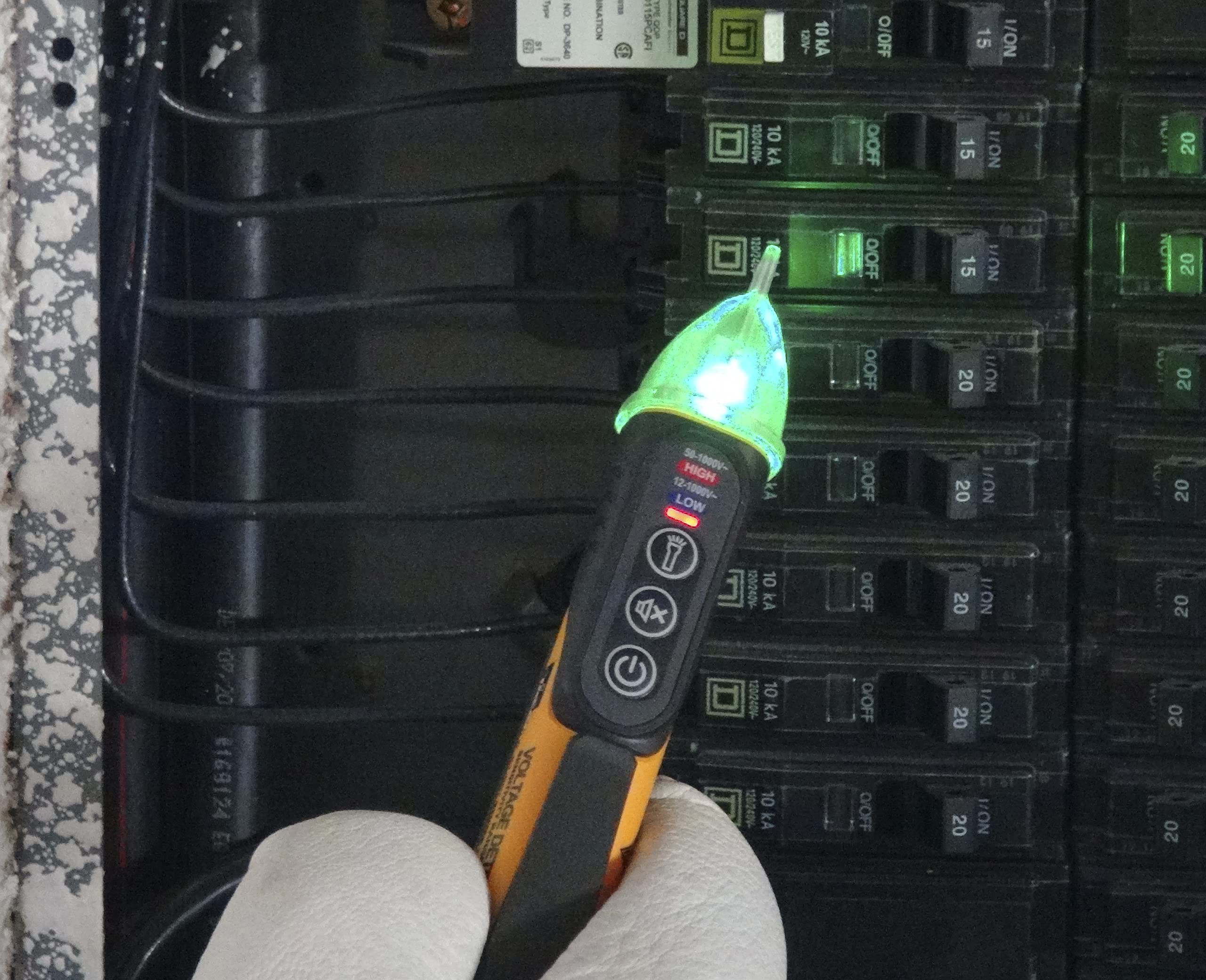 Ideal Electrical 61-657 - Dual Range 12-1000V Ac Ncvt With Flashlight