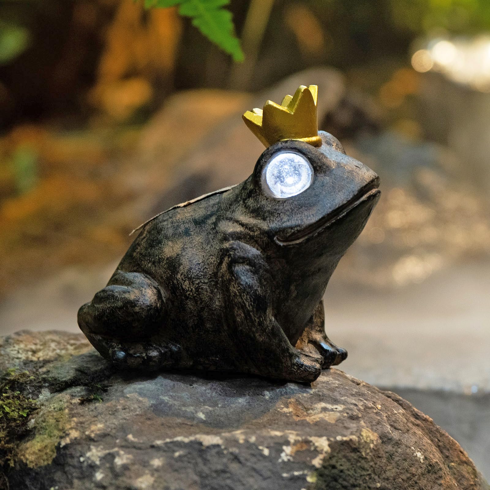 Rezpuao Garden Decor Statue Frog Prince,Solar Statue Decor Frog Prince,Resin Frogs Figurine With Solar Light For Patio,Balcony,Y