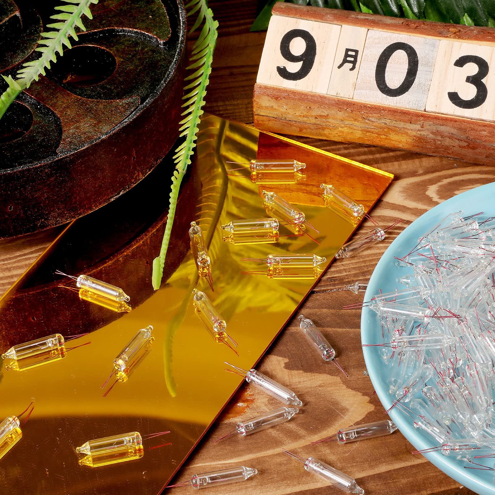 Mudder 1000 Pcs Mini Christmas 2.5 Volt Replacement Light Bulbs for Christmas Trees Decorative Light Supplies Indoor Outdoor Xma