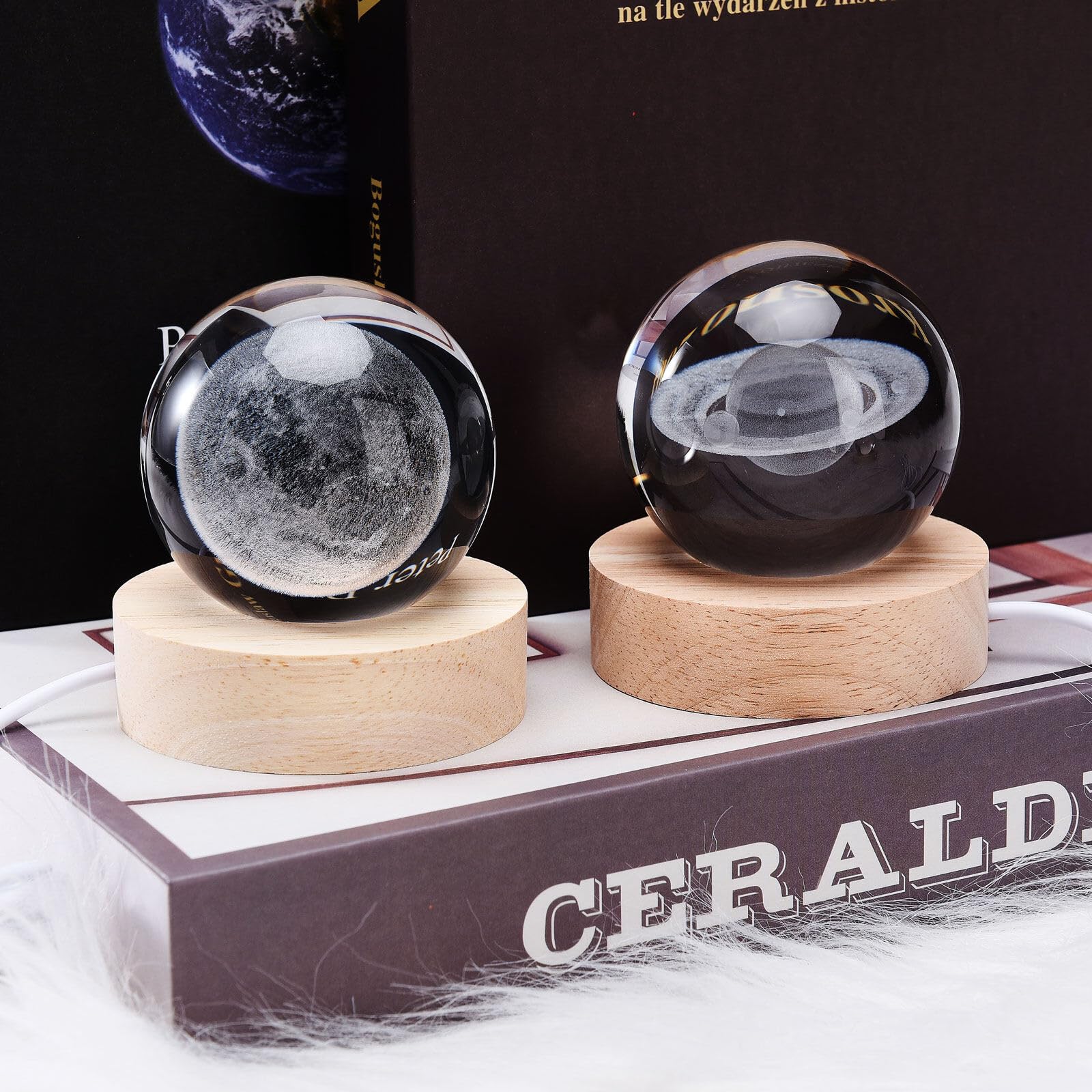 Dniebw 3D Saturn Crystal Ball Night Light, Galaxy Planet Crystal Glass Sphere Lamp With Wooden Base, Saturn Planet Model Decor Crystal Display Sculpture Home Decor Present For Women Friends Girls