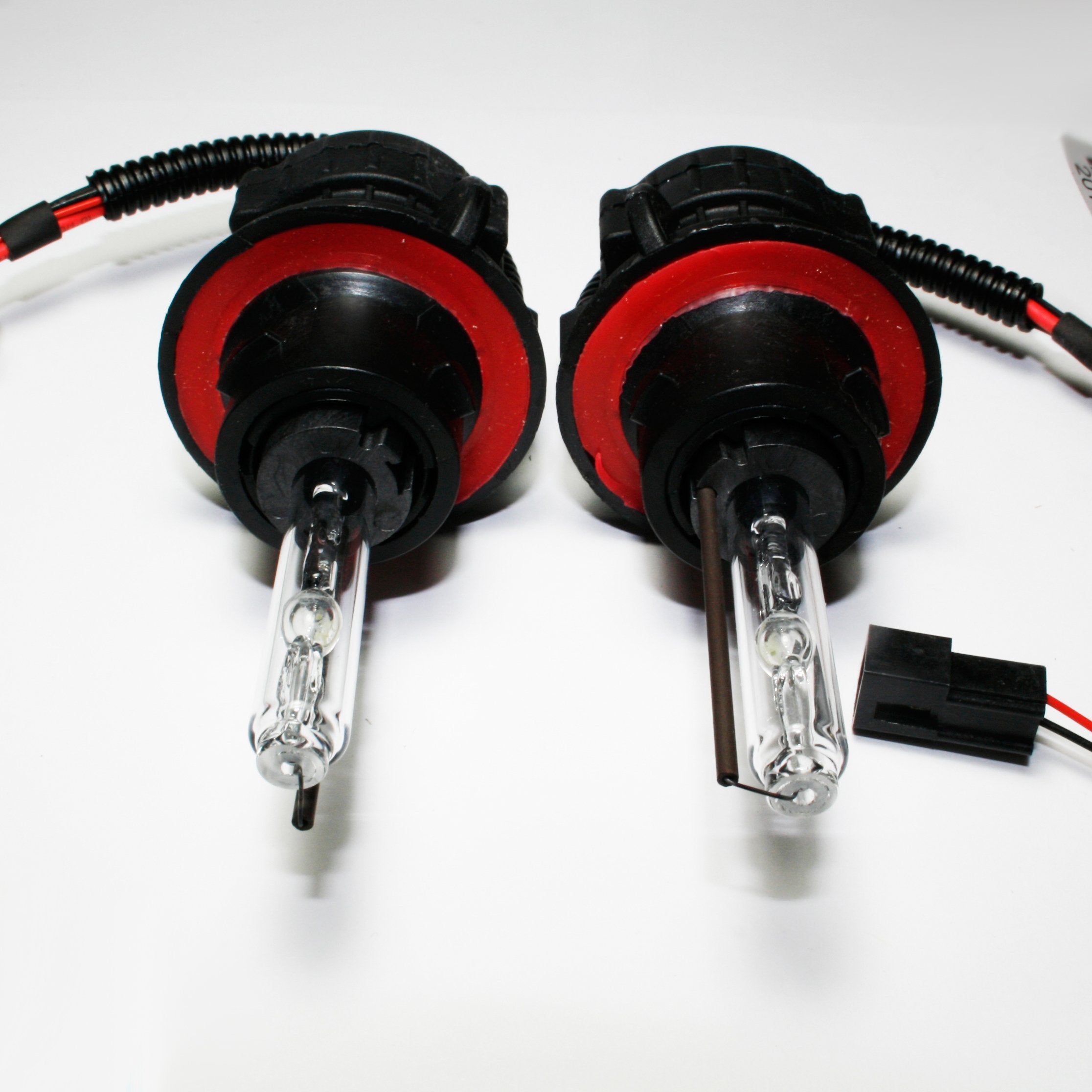 Innovited HID Xenon H13 9008 3000K Bi xenon HI/LO HID Replacement Bulbs (1 Pair) Golden Yellow